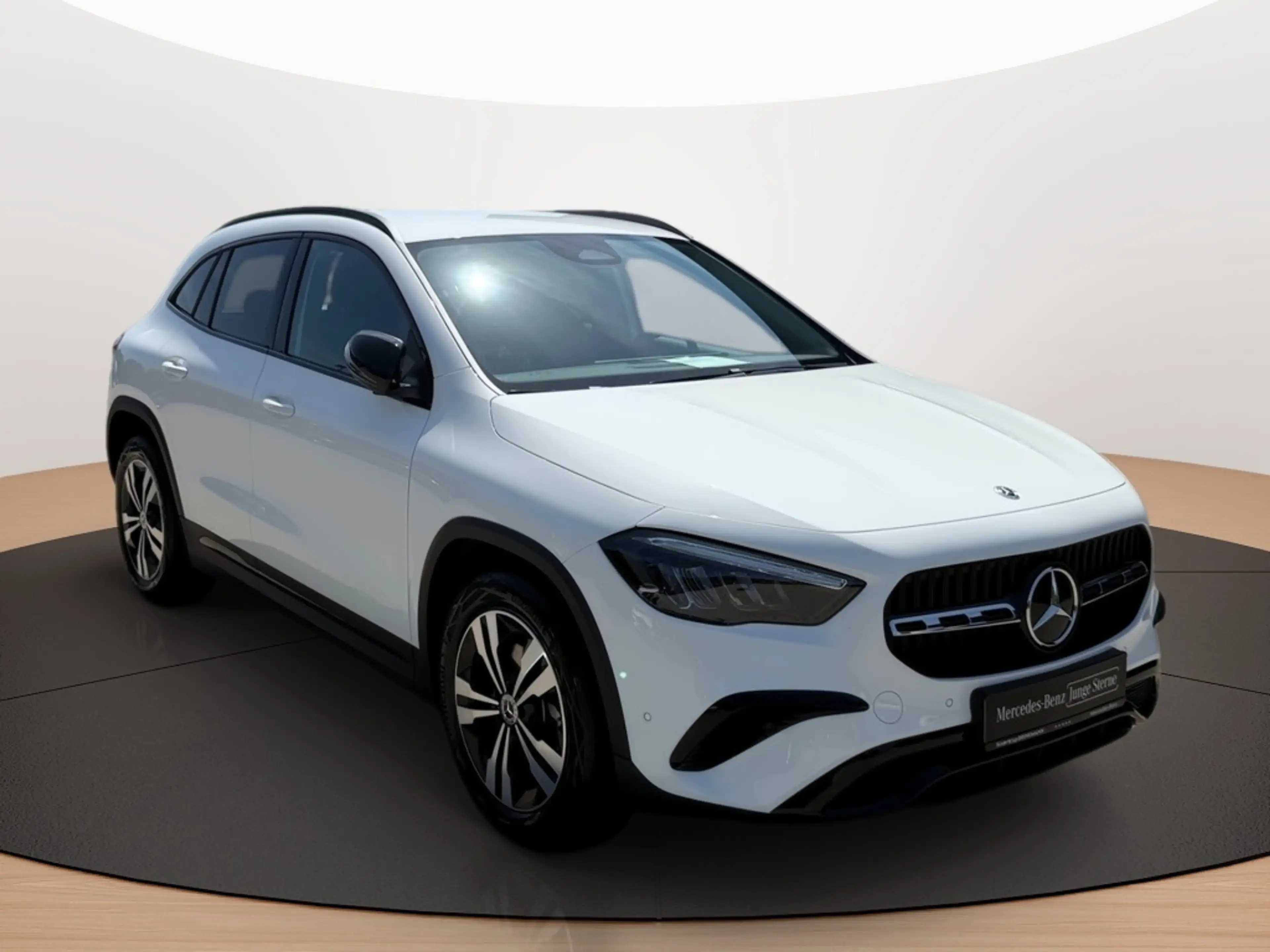 Mercedes-Benz GLA 180 NIGHT PROGRESSIVE KAMERA SPUR PDC SHZ — photo 5