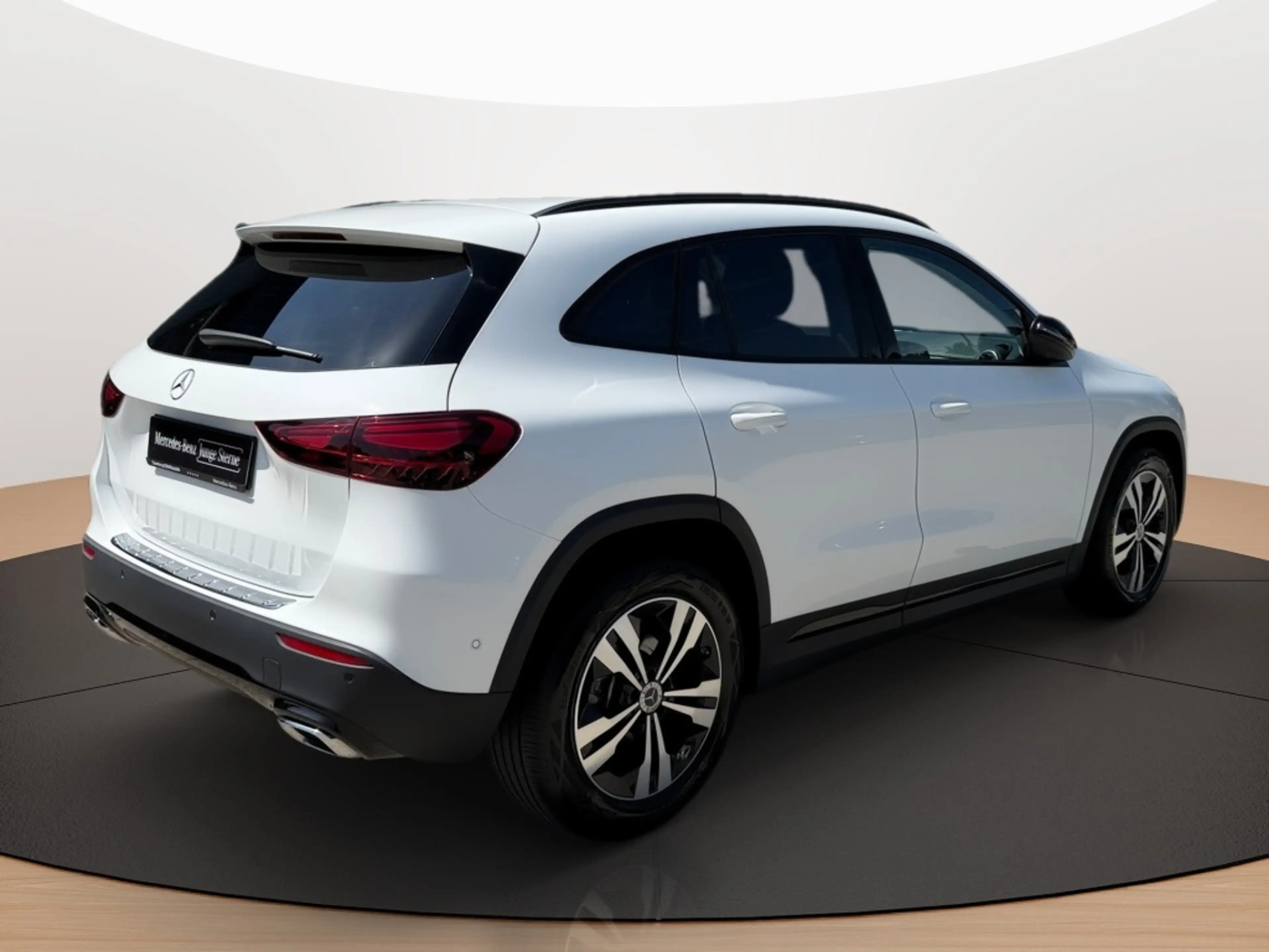 Mercedes-Benz GLA 180 NIGHT PROGRESSIVE KAMERA SPUR PDC SHZ — photo 7