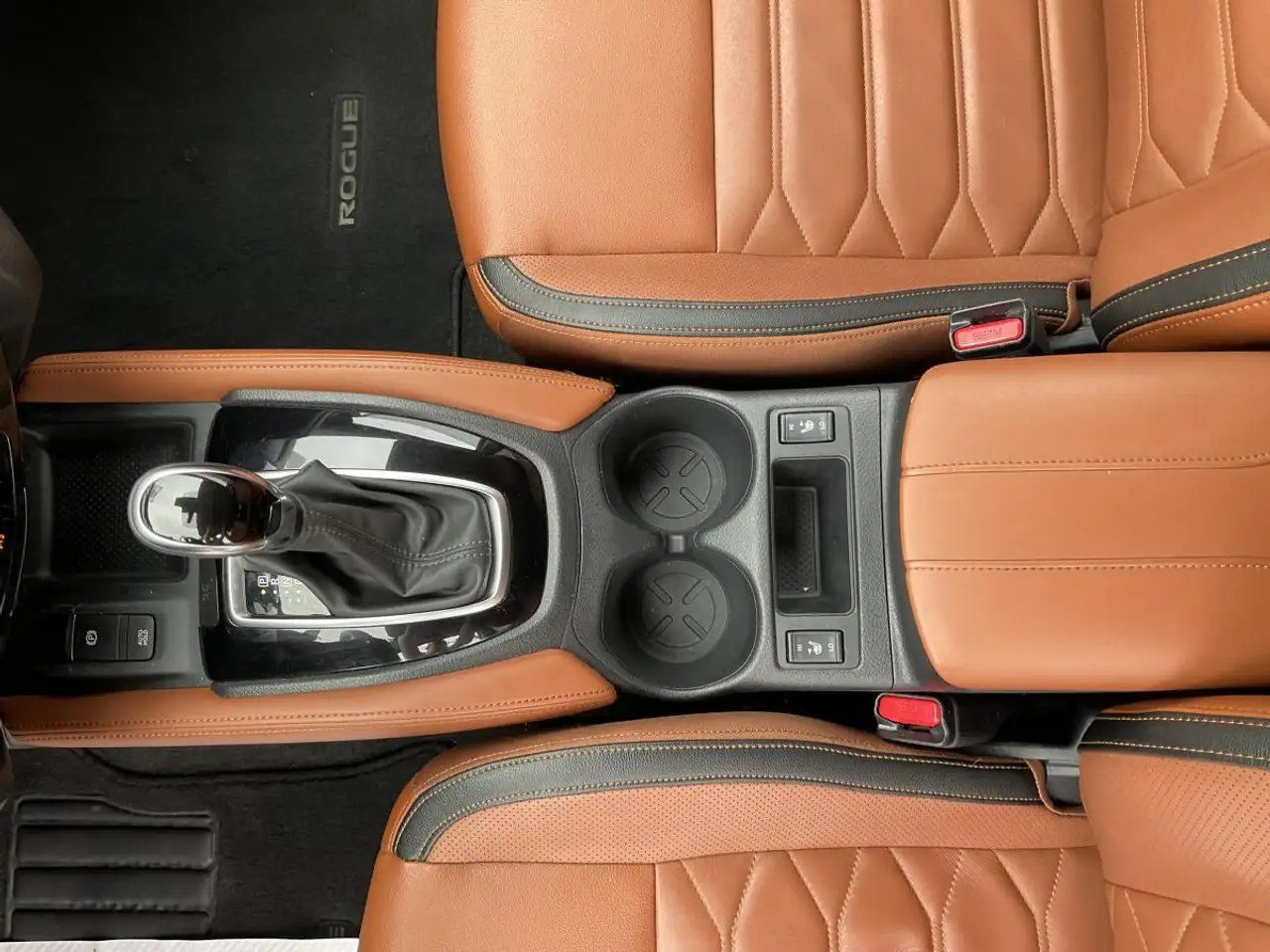 Nissan Rogue fotografie Nissan Rogue