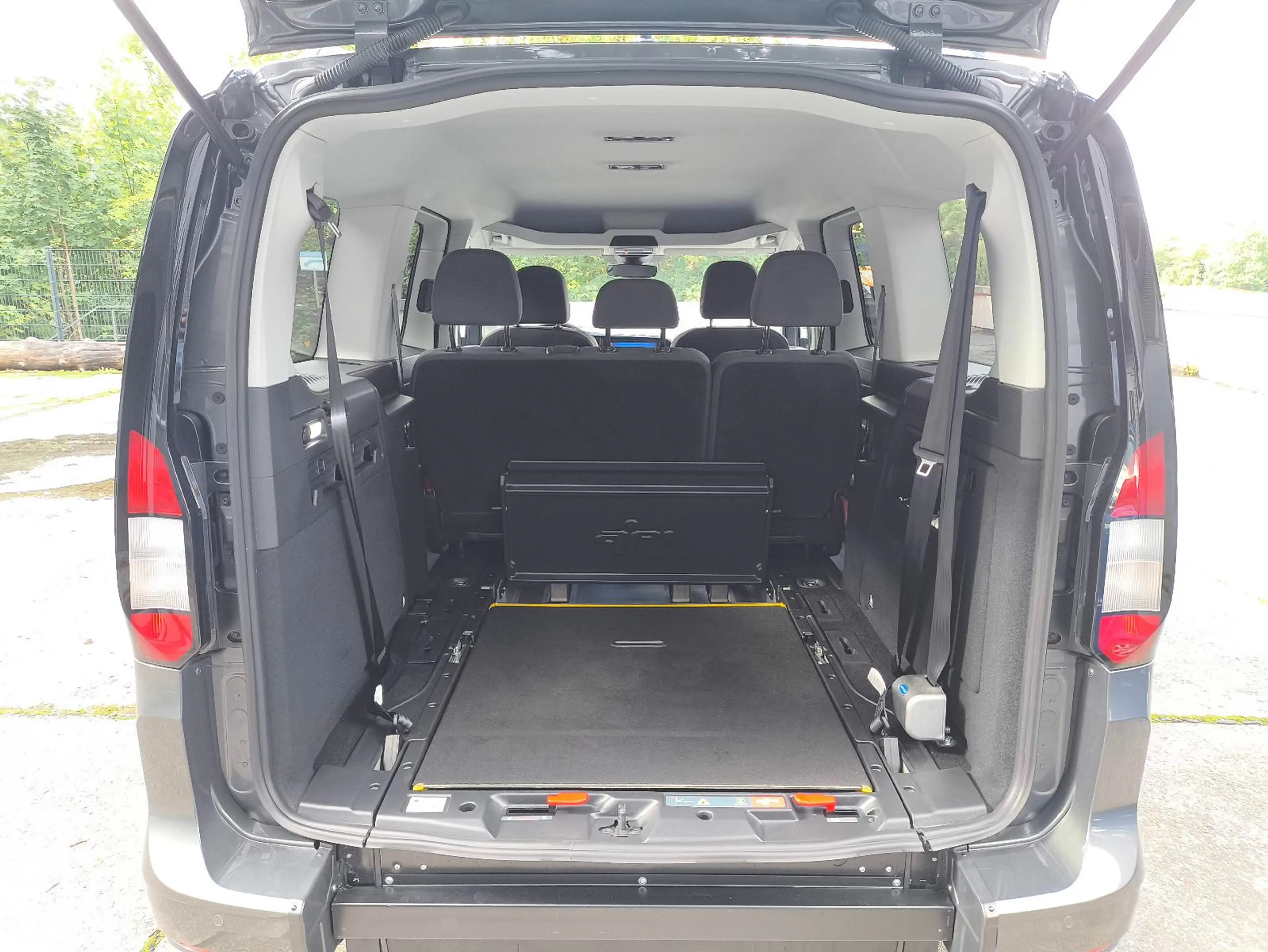 Ford Tourneo Connect Grand Tourneo Connect Titanium Rollstuhgerecht — photo 14