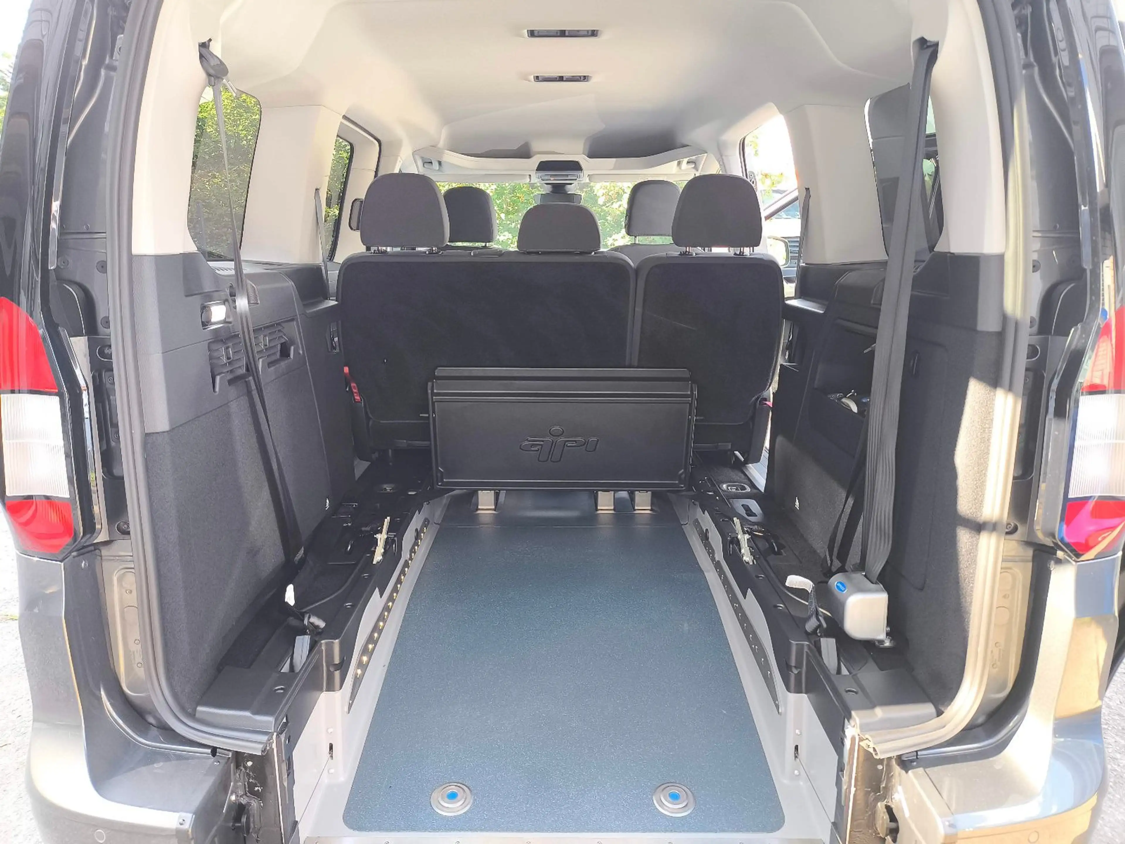 Ford Tourneo Connect Grand Tourneo Connect Titanium Rollstuhgerecht — photo 12