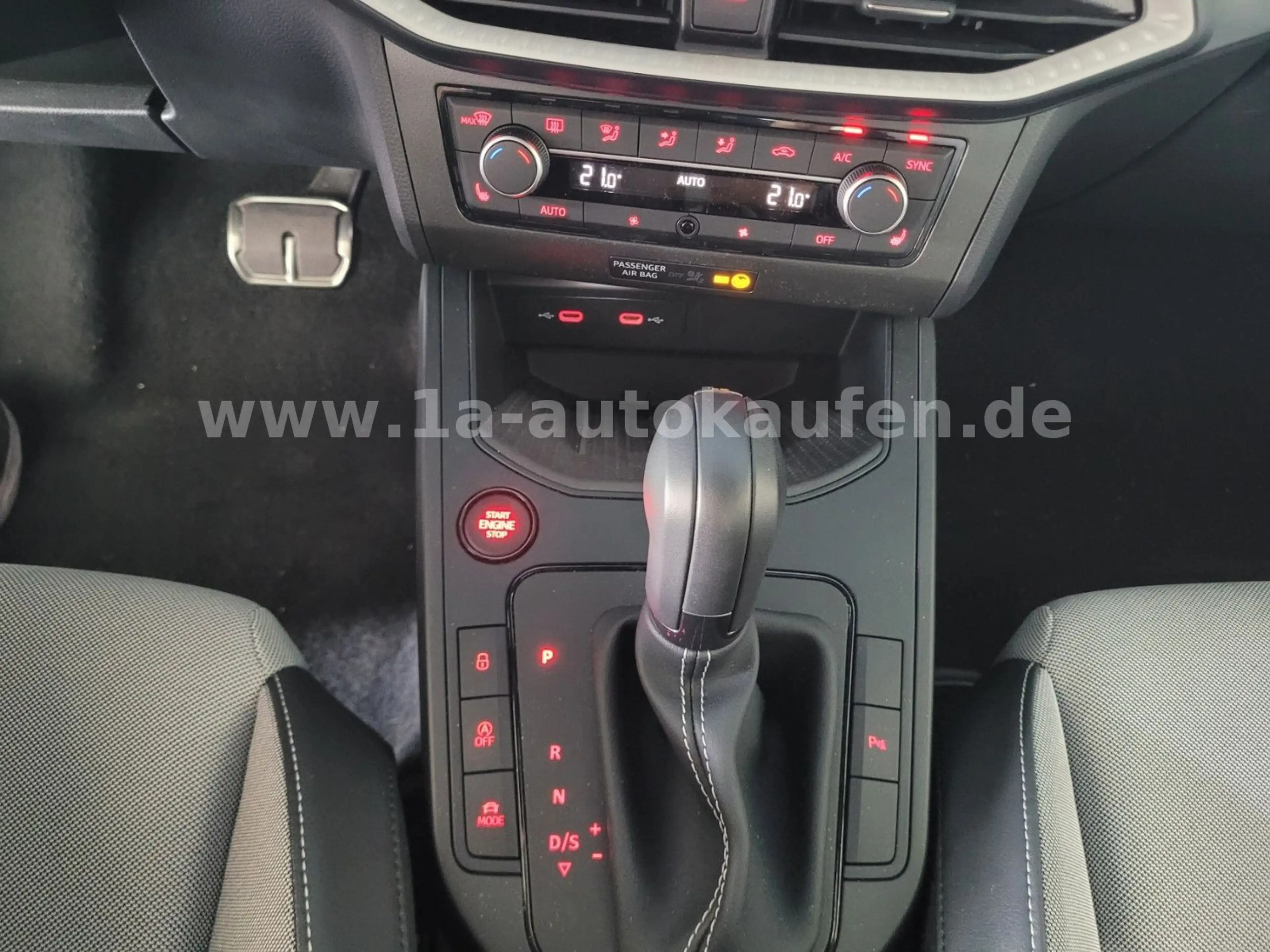 SEAT Ibiza TSI FR Black Edition DSG m. Kamera/ACC — photo 12