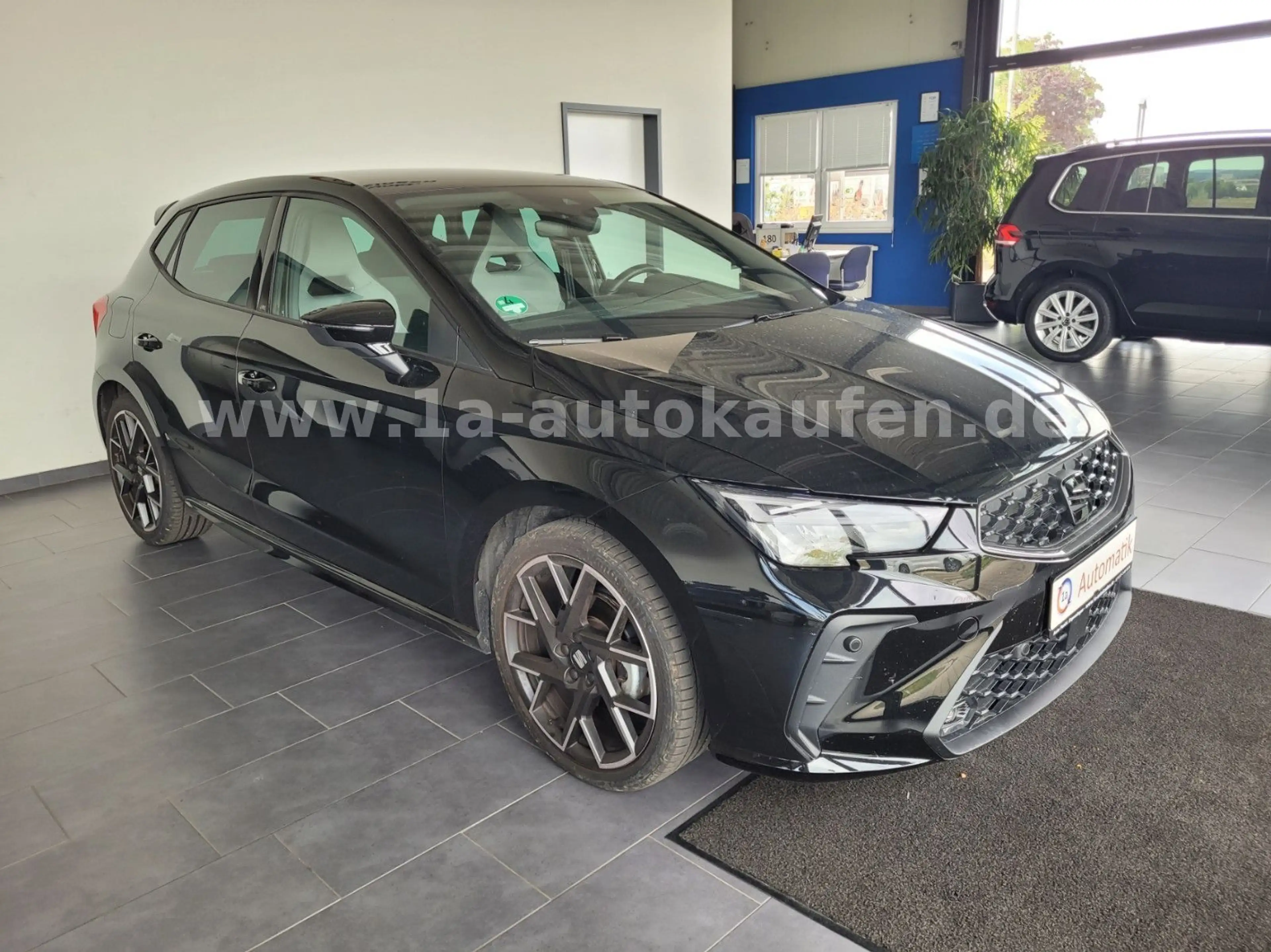 SEAT Ibiza TSI FR Black Edition DSG m. Kamera/ACC — photo 3