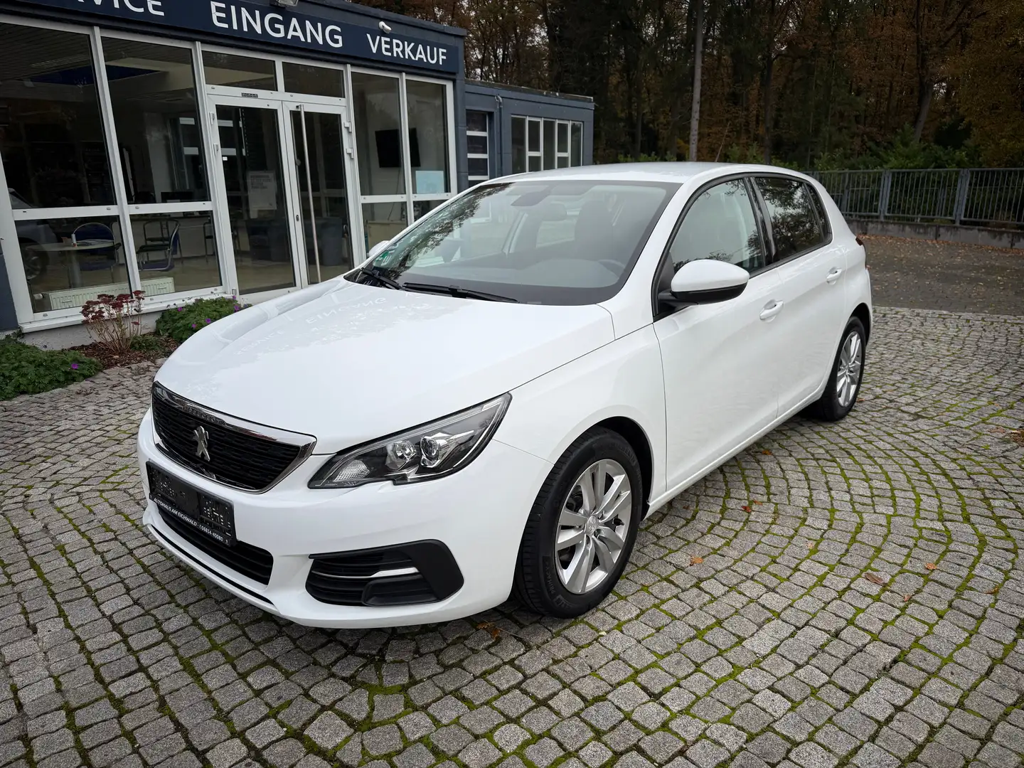 Peugeot 308 Active Weiß - 1