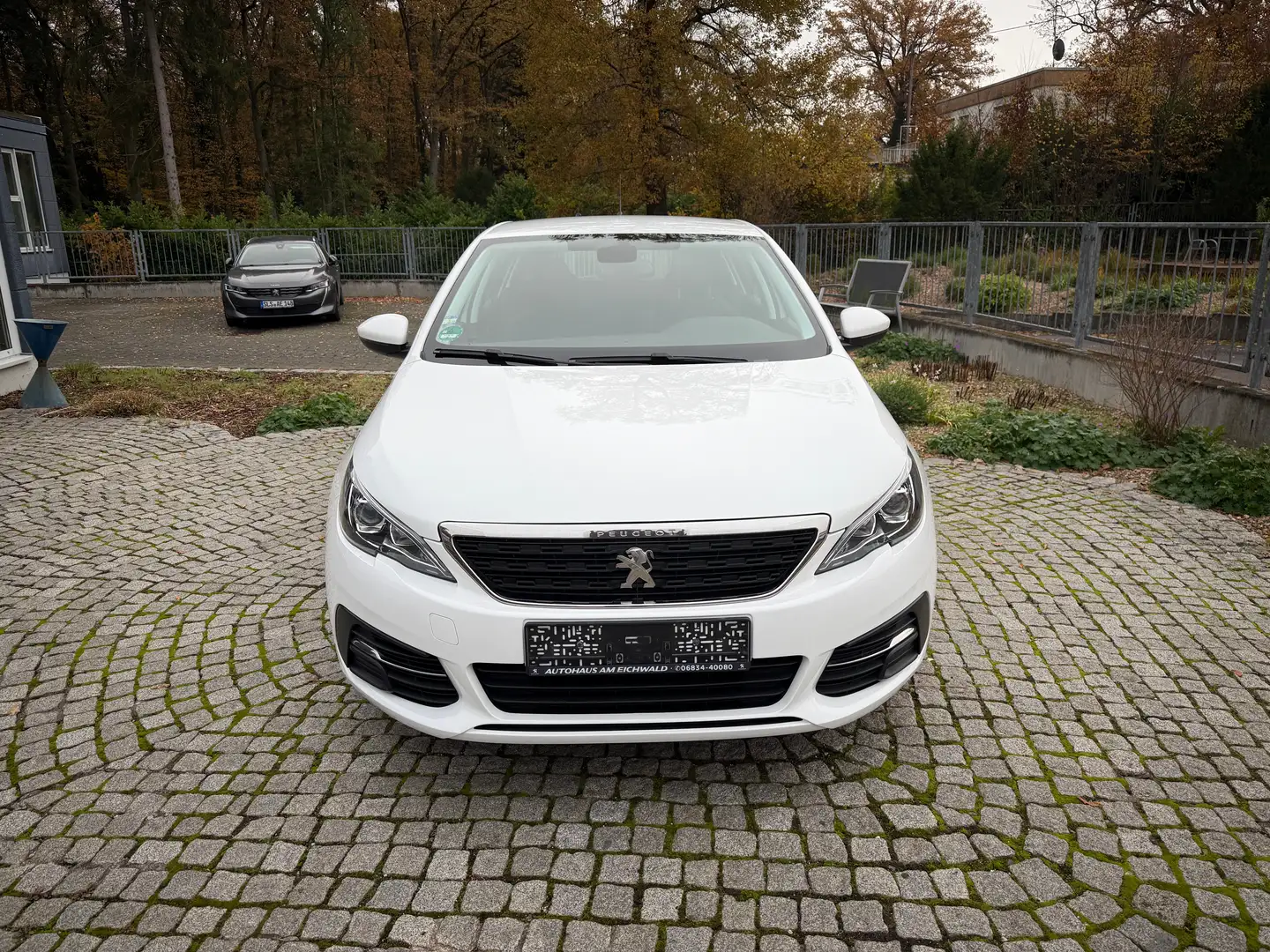Peugeot 308 Active Weiß - 2