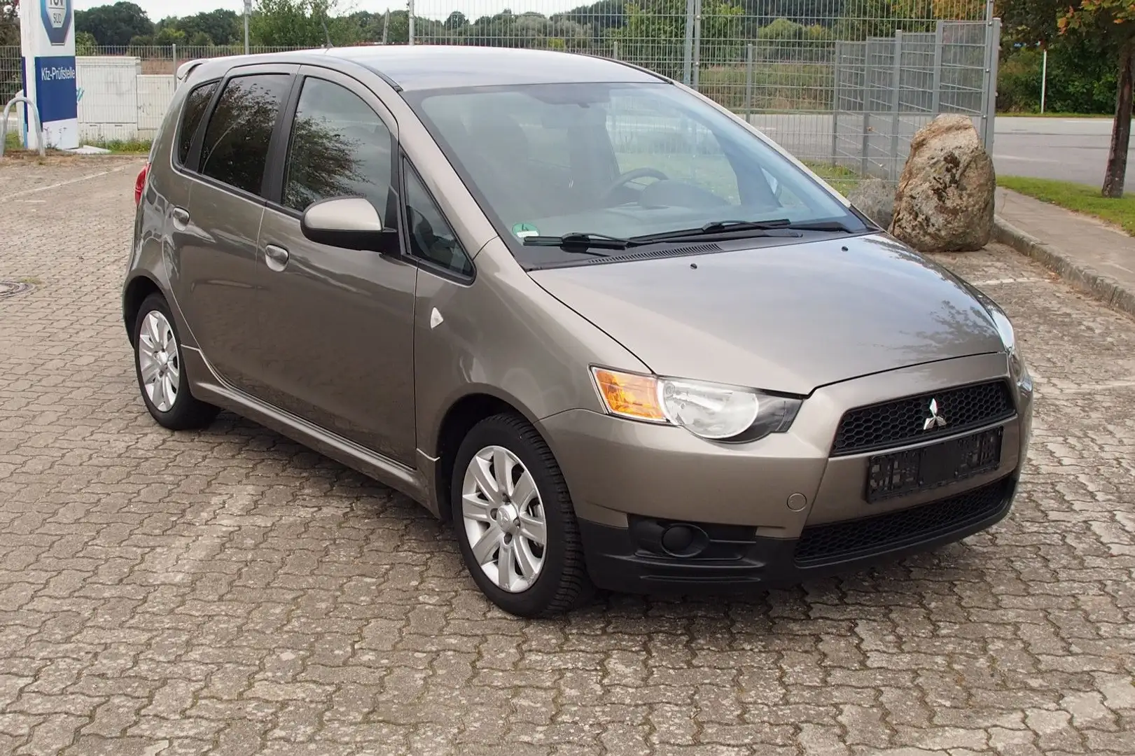 Mitsubishi Colt Lim. 5-trg. ClearTec MOTION Grau - 2
