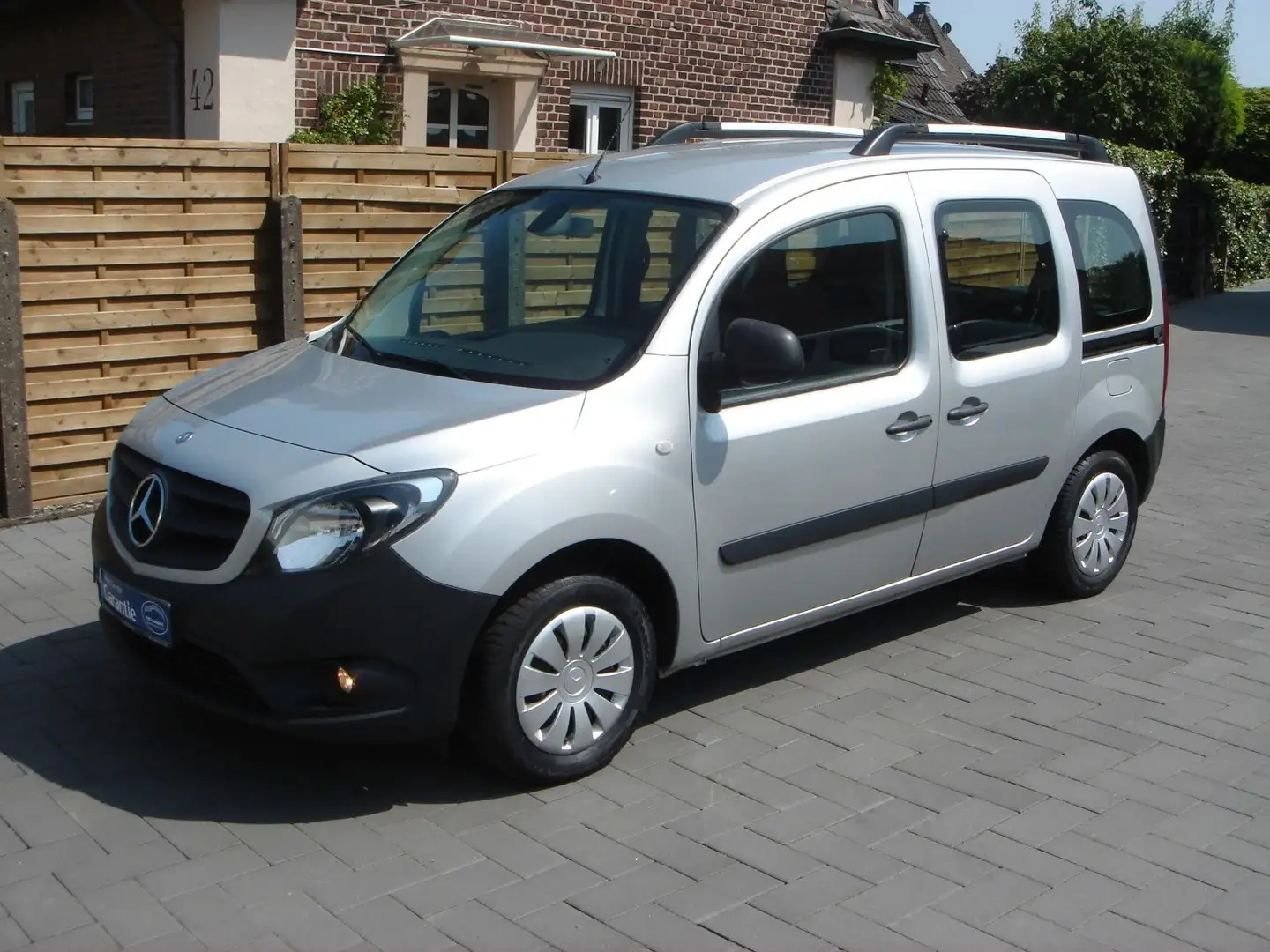 Mercedes-Benz Citan CITAN KOMBI LANG +EDITION+AHK+1.HD+66TKM+TOP ! Stříbrná - 1