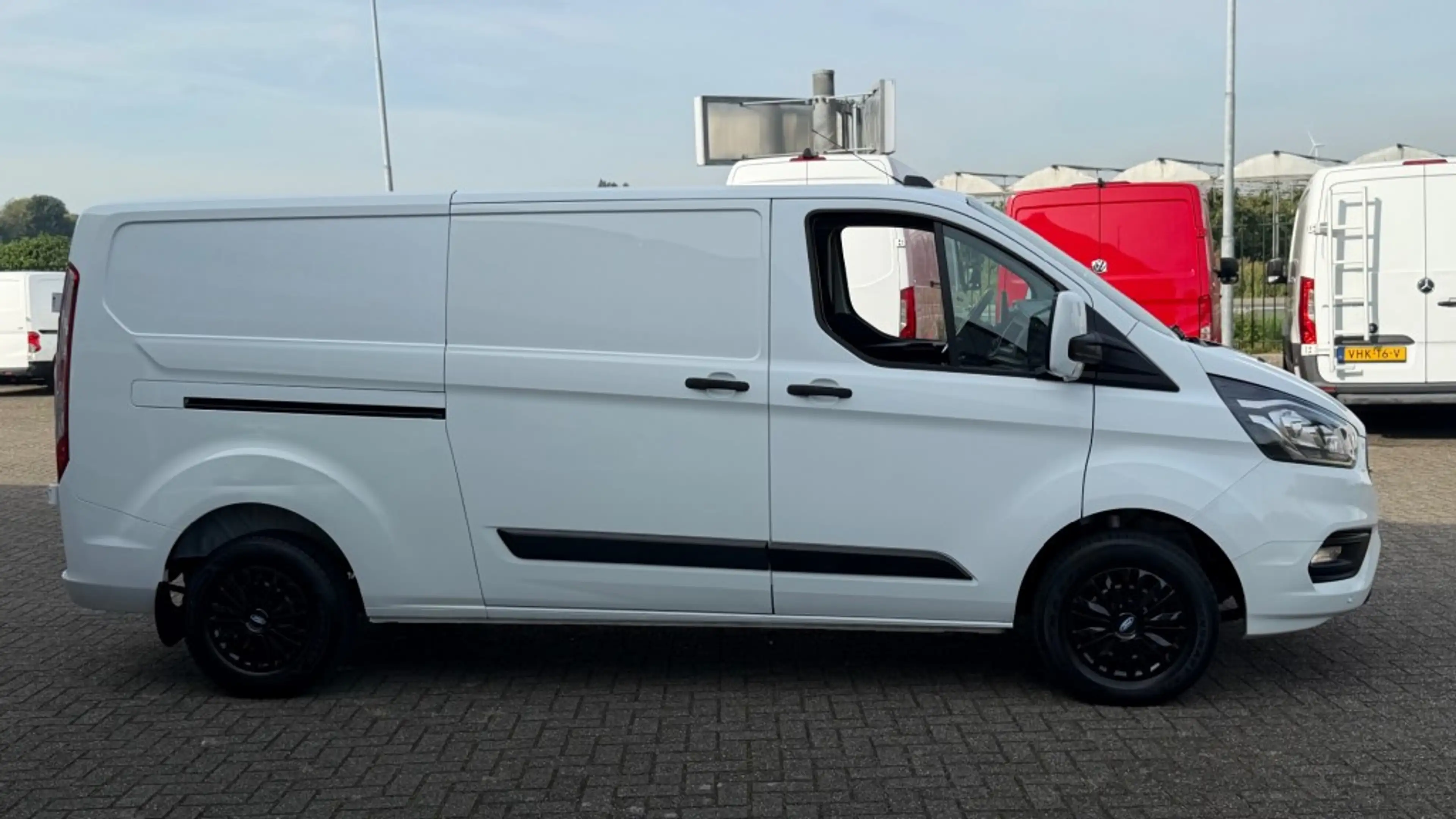 Ford Transit Custom 2.0 TDCI 77KW 105PK L2H1 EURO 6 AIRCO/ NAVIGATIE/ — photo 4