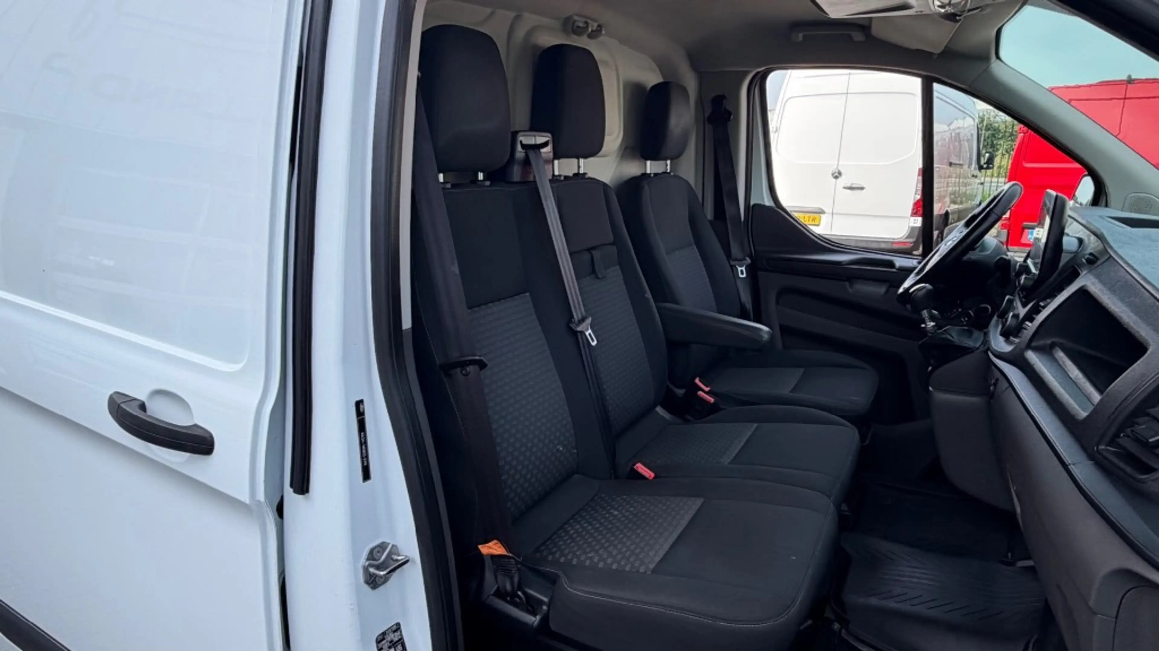 Ford Transit Custom 2.0 TDCI 77KW 105PK L2H1 EURO 6 AIRCO/ NAVIGATIE/ — photo 6