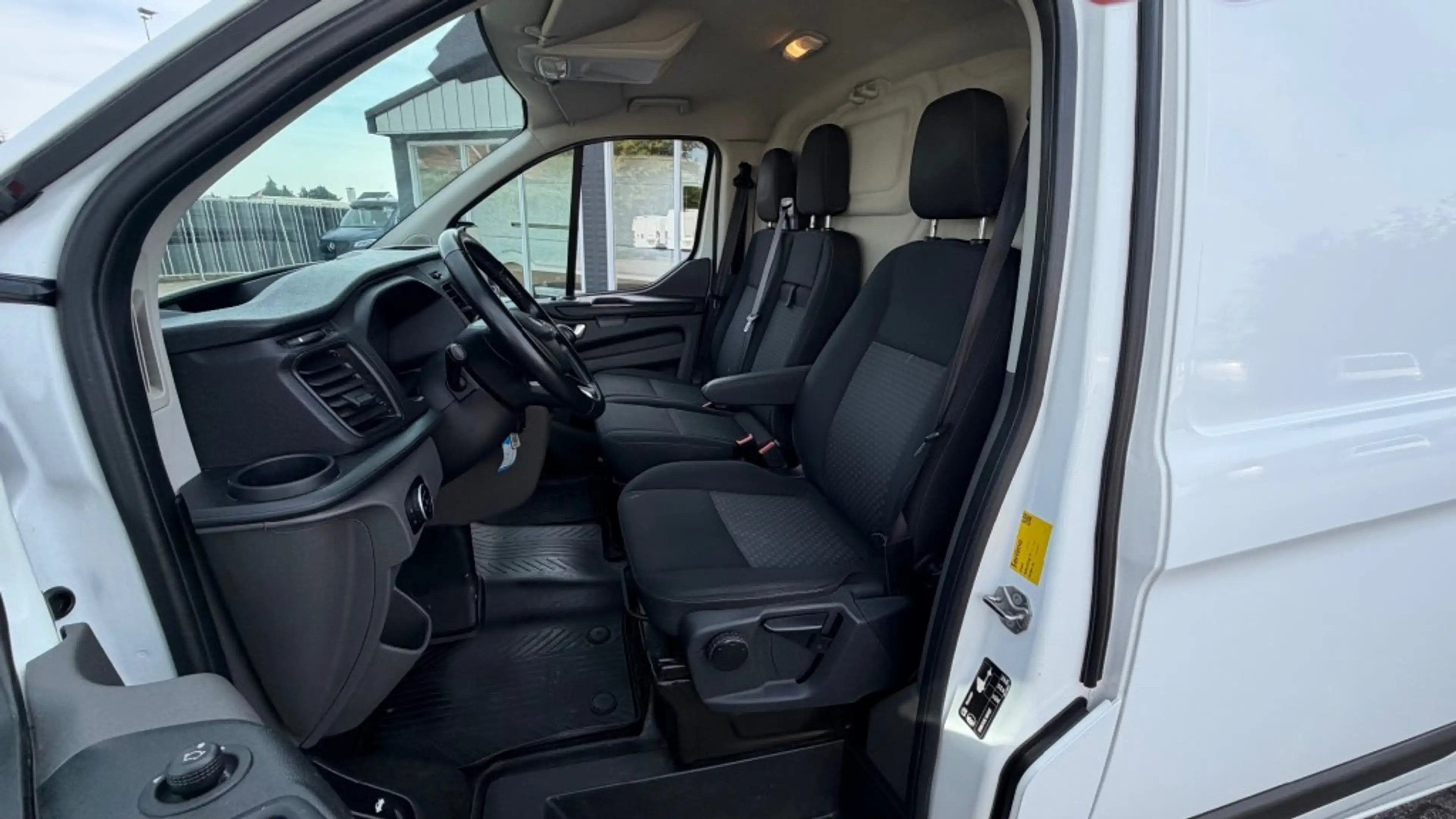Ford Transit Custom 2.0 TDCI 77KW 105PK L2H1 EURO 6 AIRCO/ NAVIGATIE/ — photo 17
