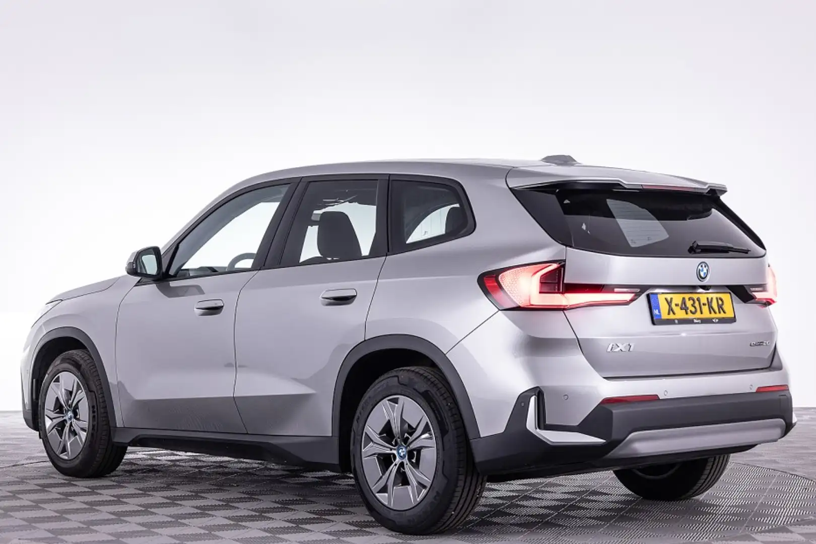 BMW iX1 eDrive20 67 kWh | PANORAMADAK | Full LED ✅ 1e Eige Gris - 2