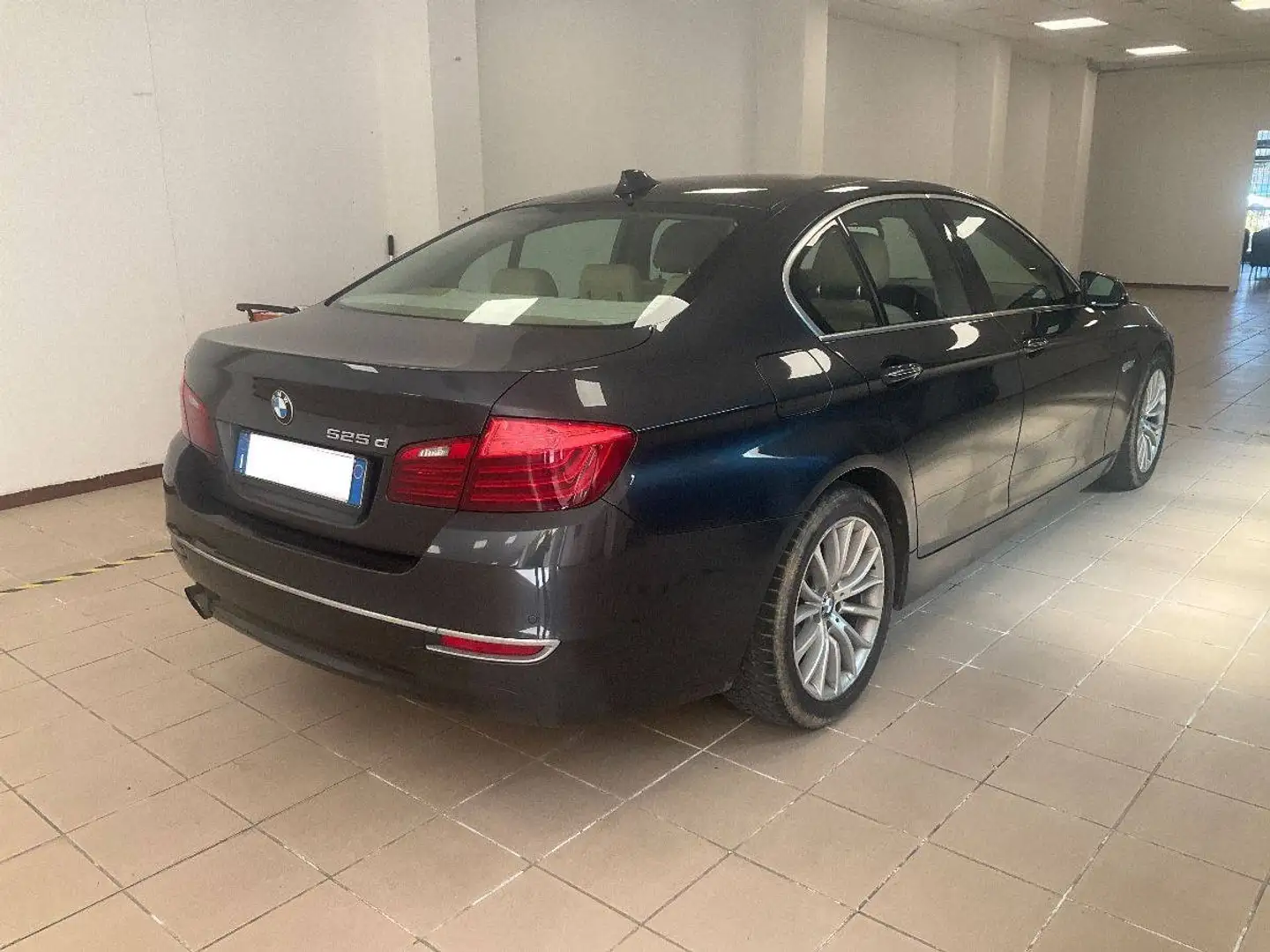 BMW 525 525d Touring xdrive auto Nero - 2