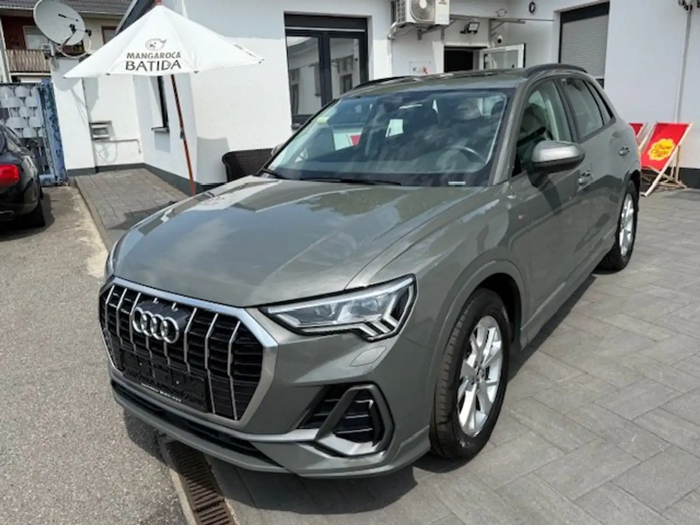 Audi Q3 35 TDI S line Panormadach Matrix-LED Sport-Leder Grau - 1