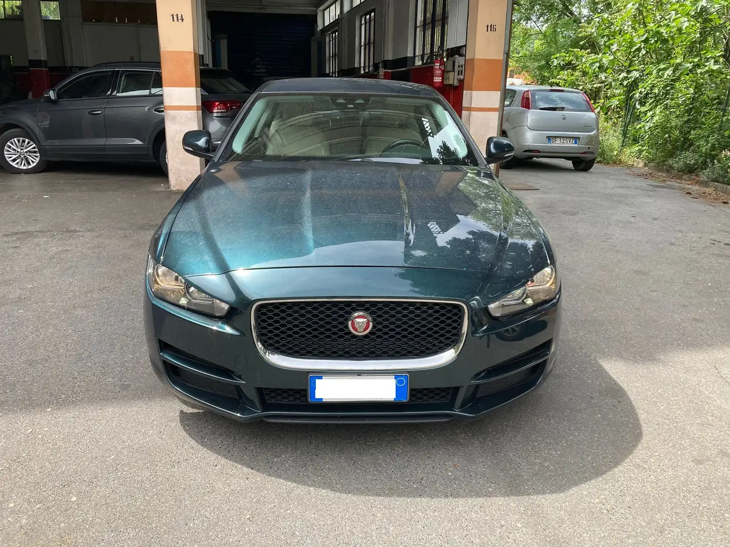Jaguar XE 2.0d Prestige 163cv Green - 1