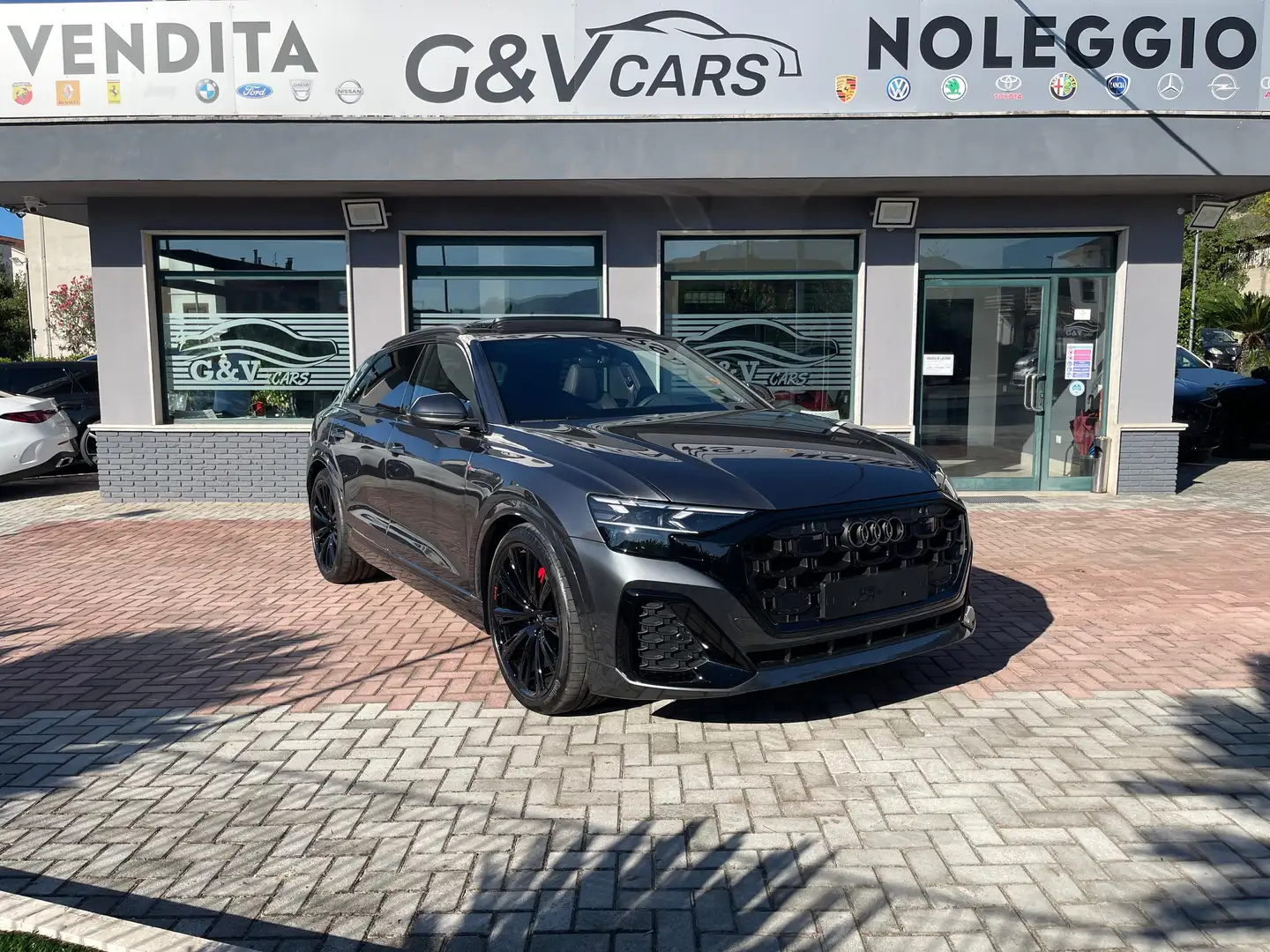 Audi Q8 Acconto €37.450 Noleggio con riscatto NoScoring Grigio - 1