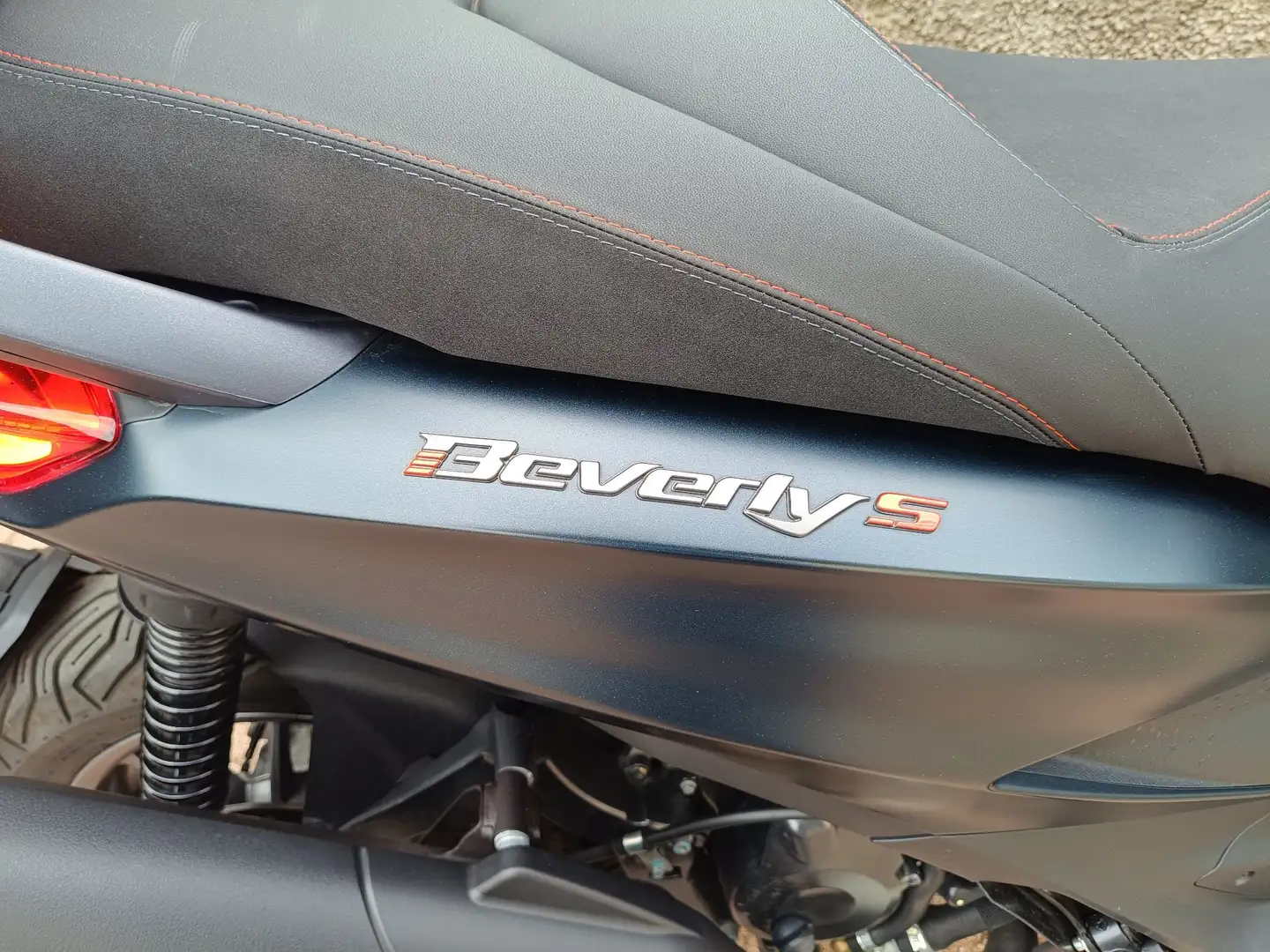 Piaggio Beverly 400 Modrá - 2