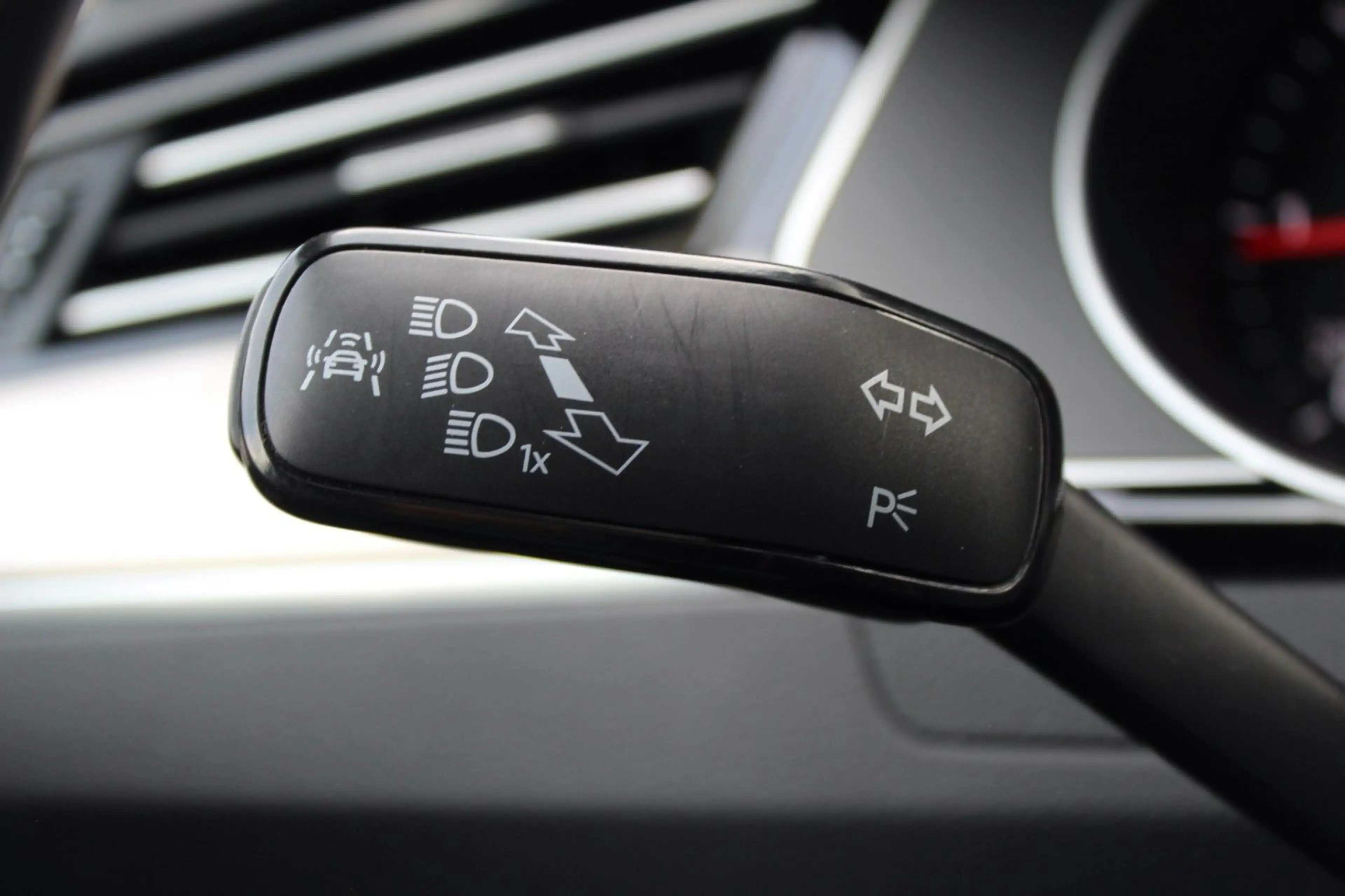 Volkswagen Passat Variant 1.HAND! HIGHLINE R-LINE 4x4 MASSAGE ACC KAM PANO — photo 18