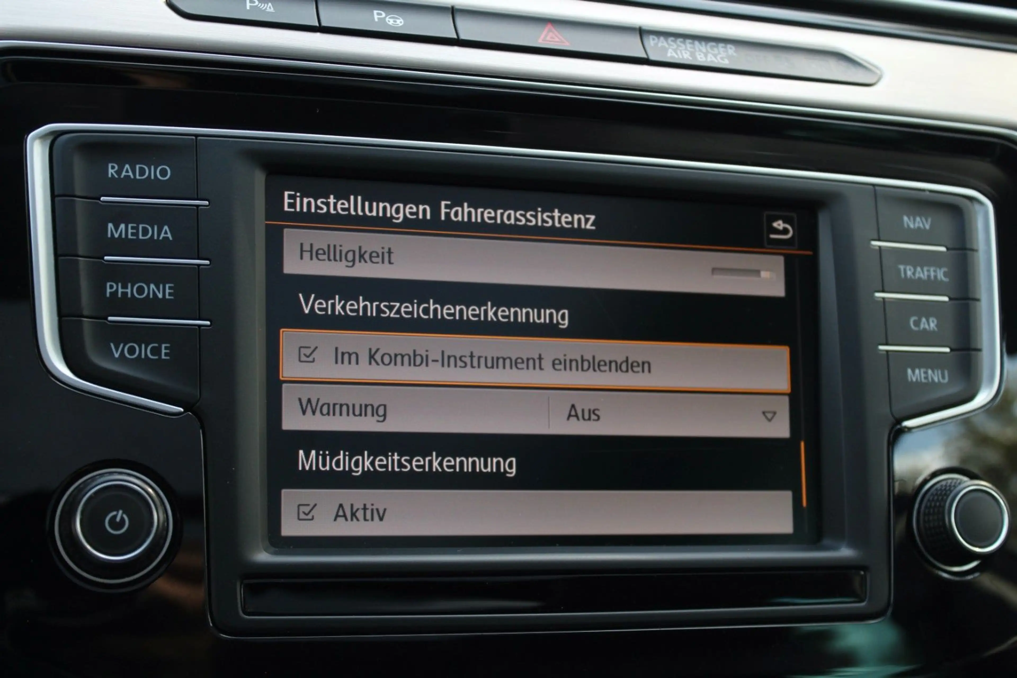 Volkswagen Passat Variant 1.HAND! HIGHLINE R-LINE 4x4 MASSAGE ACC KAM PANO — photo 30