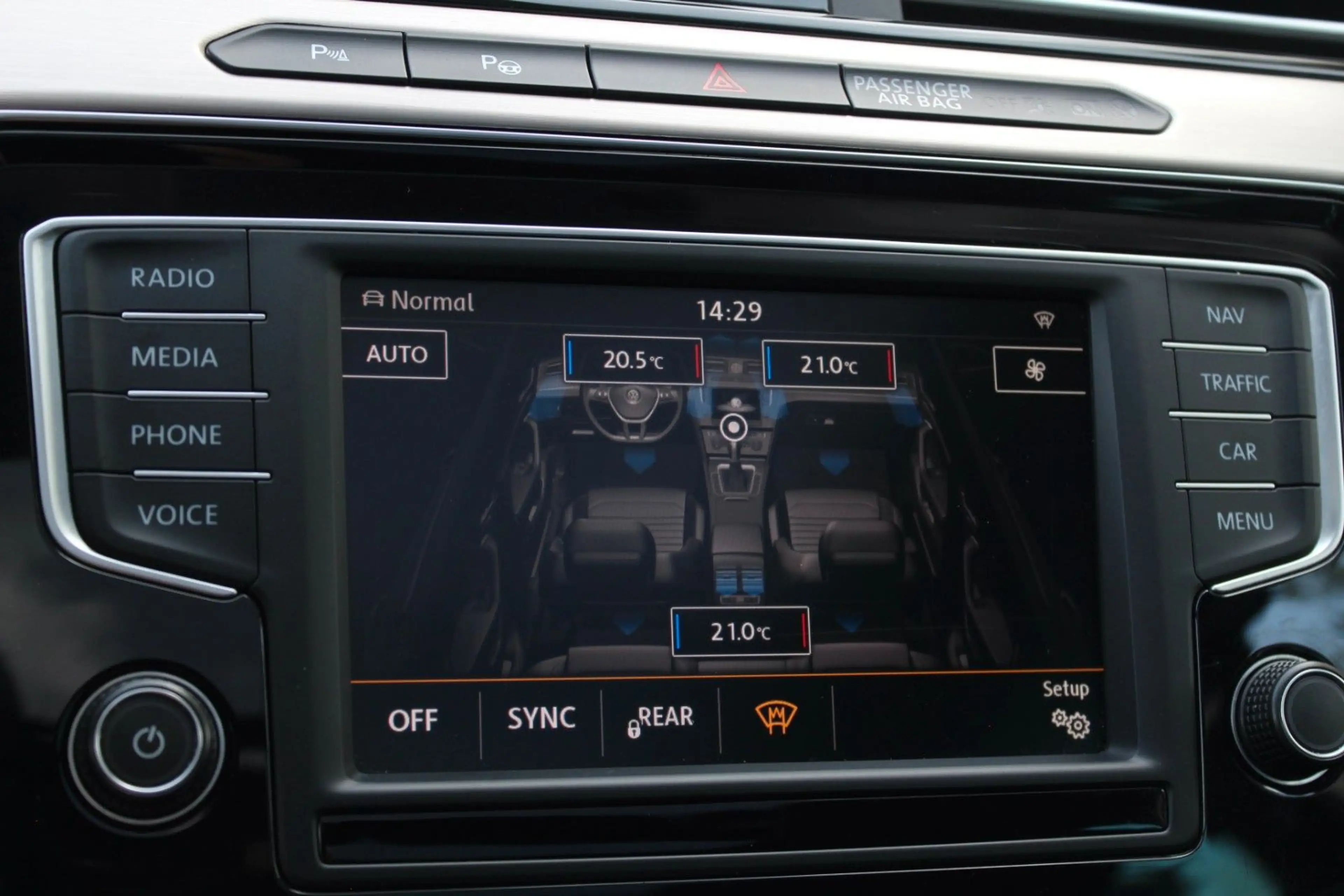 Volkswagen Passat Variant 1.HAND! HIGHLINE R-LINE 4x4 MASSAGE ACC KAM PANO — photo 31