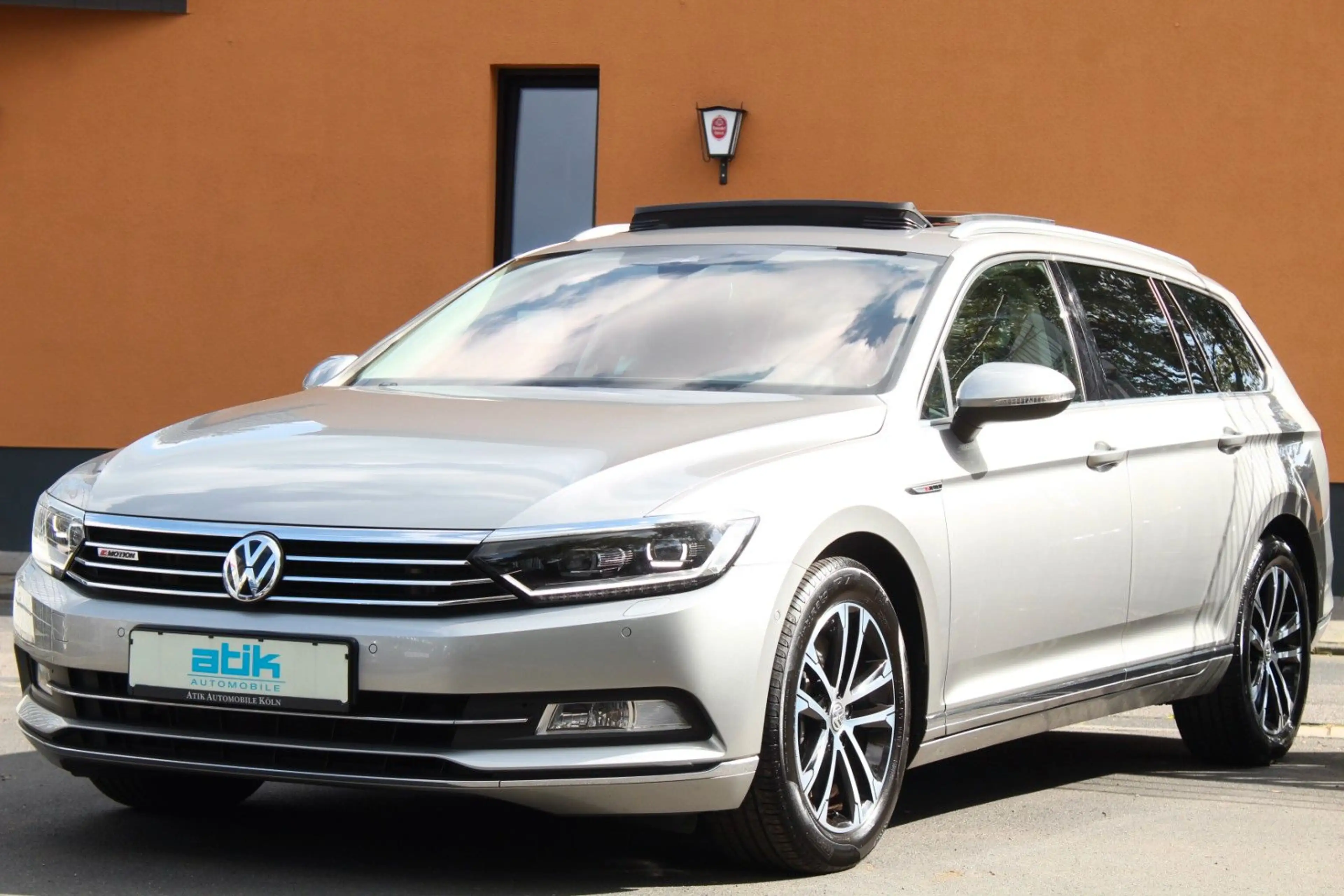 Volkswagen Passat Variant 1.HAND! HIGHLINE R-LINE 4x4 MASSAGE ACC KAM PANO