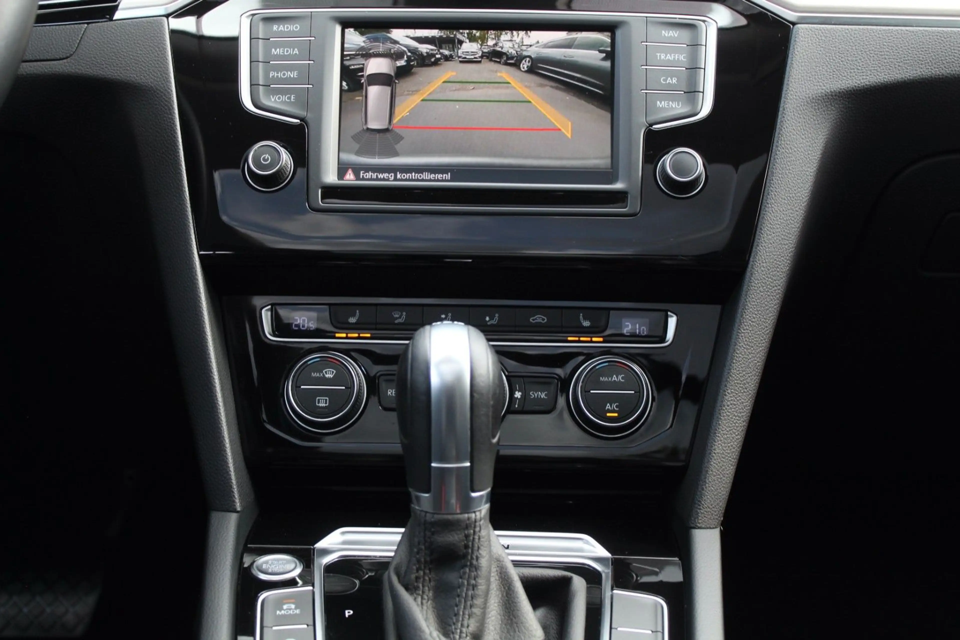 Volkswagen Passat Variant 1.HAND! HIGHLINE R-LINE 4x4 MASSAGE ACC KAM PANO — photo 14