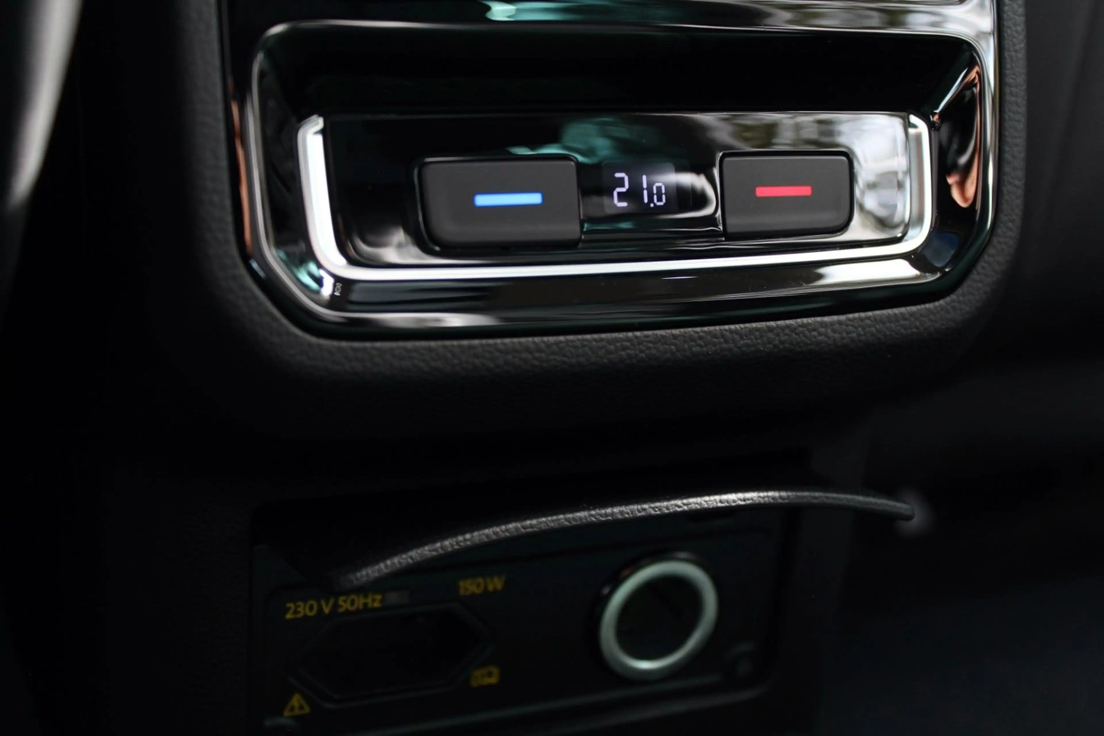 Volkswagen Passat Variant 1.HAND! HIGHLINE R-LINE 4x4 MASSAGE ACC KAM PANO — photo 16