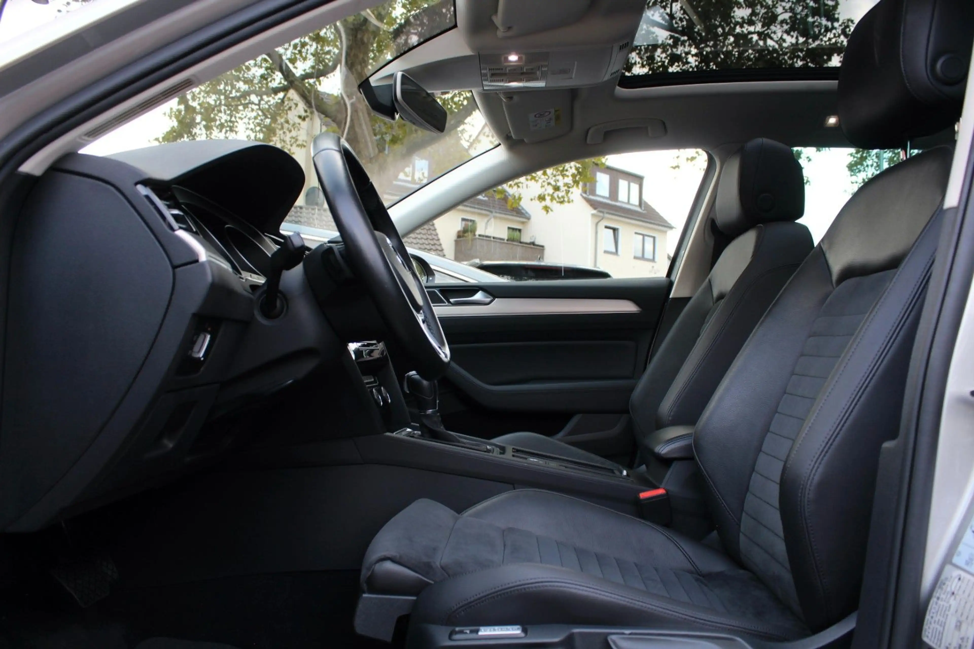Volkswagen Passat Variant 1.HAND! HIGHLINE R-LINE 4x4 MASSAGE ACC KAM PANO — photo 5