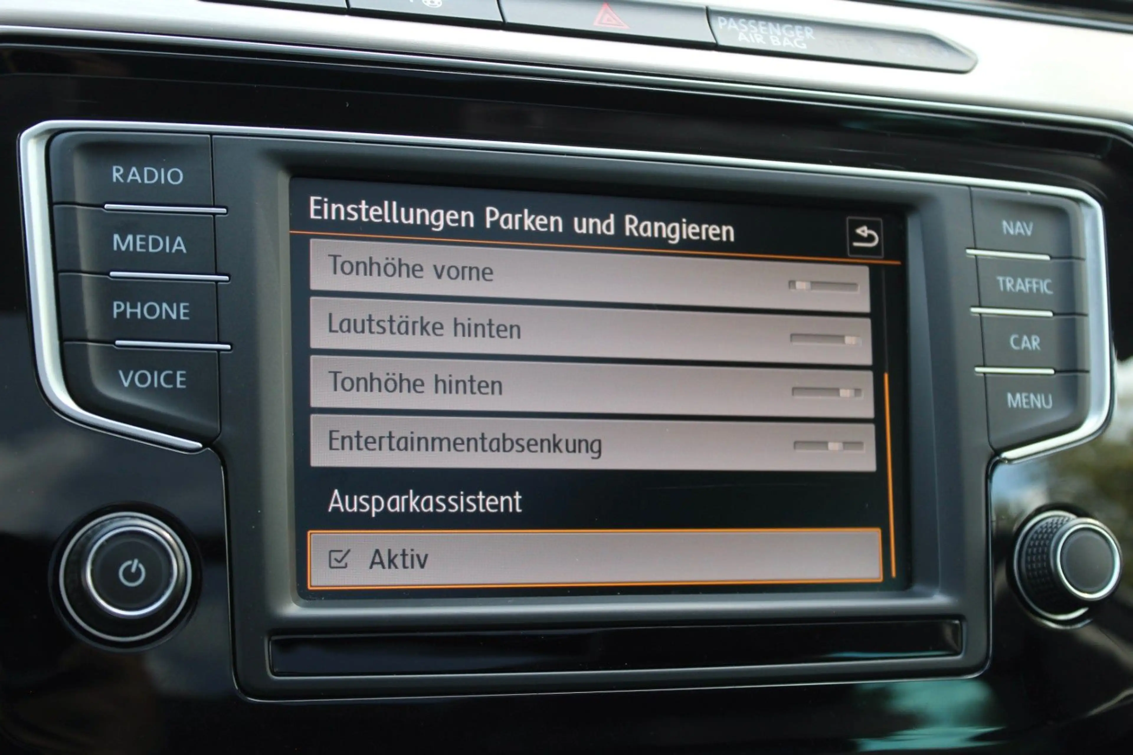 Volkswagen Passat Variant 1.HAND! HIGHLINE R-LINE 4x4 MASSAGE ACC KAM PANO — photo 35