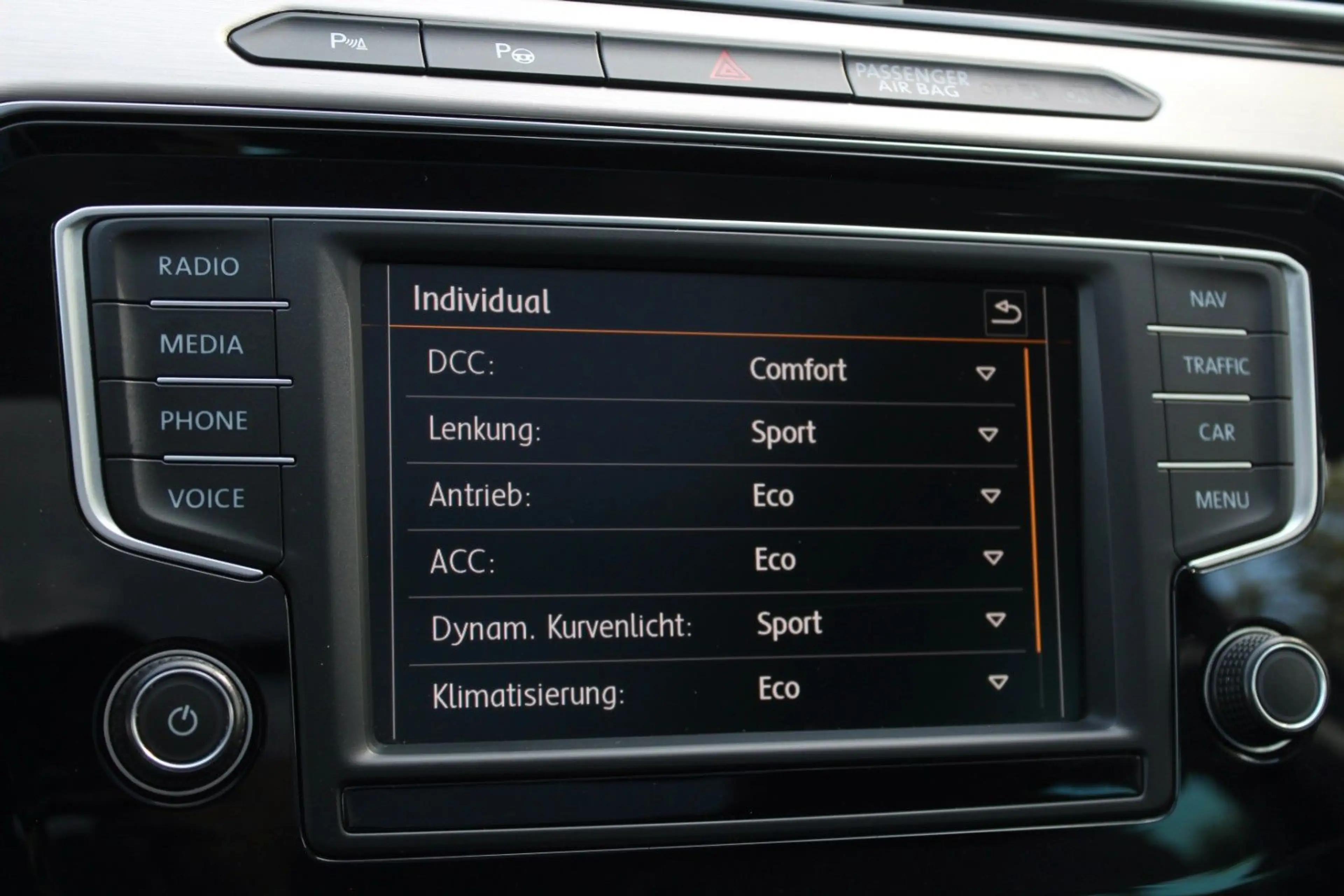 Volkswagen Passat Variant 1.HAND! HIGHLINE R-LINE 4x4 MASSAGE ACC KAM PANO — photo 24