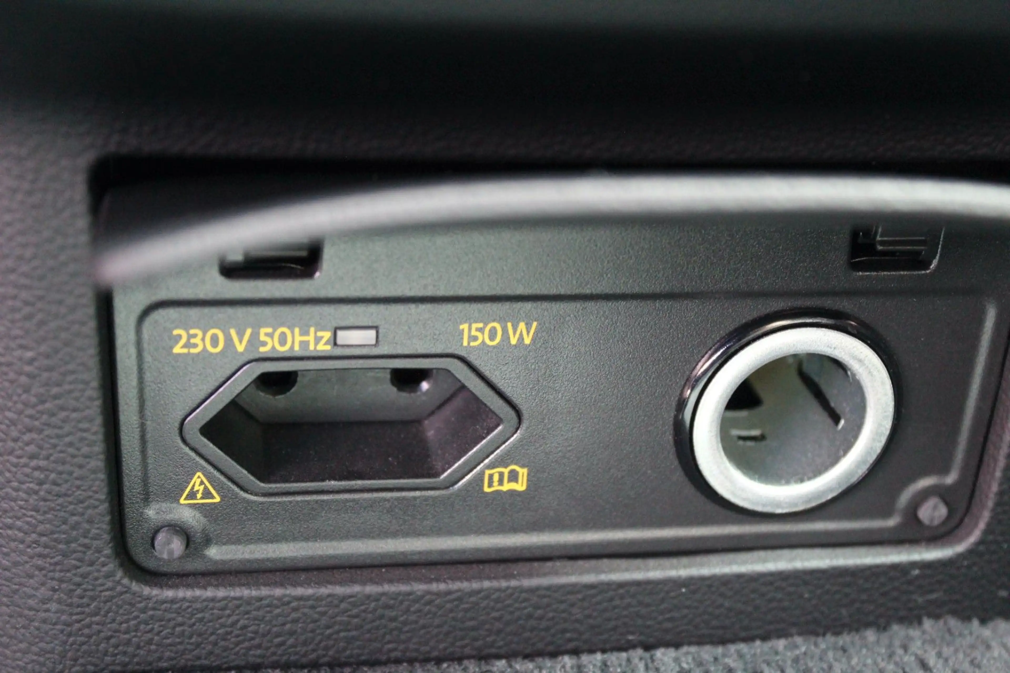 Volkswagen Passat Variant 1.HAND! HIGHLINE R-LINE 4x4 MASSAGE ACC KAM PANO — photo 17