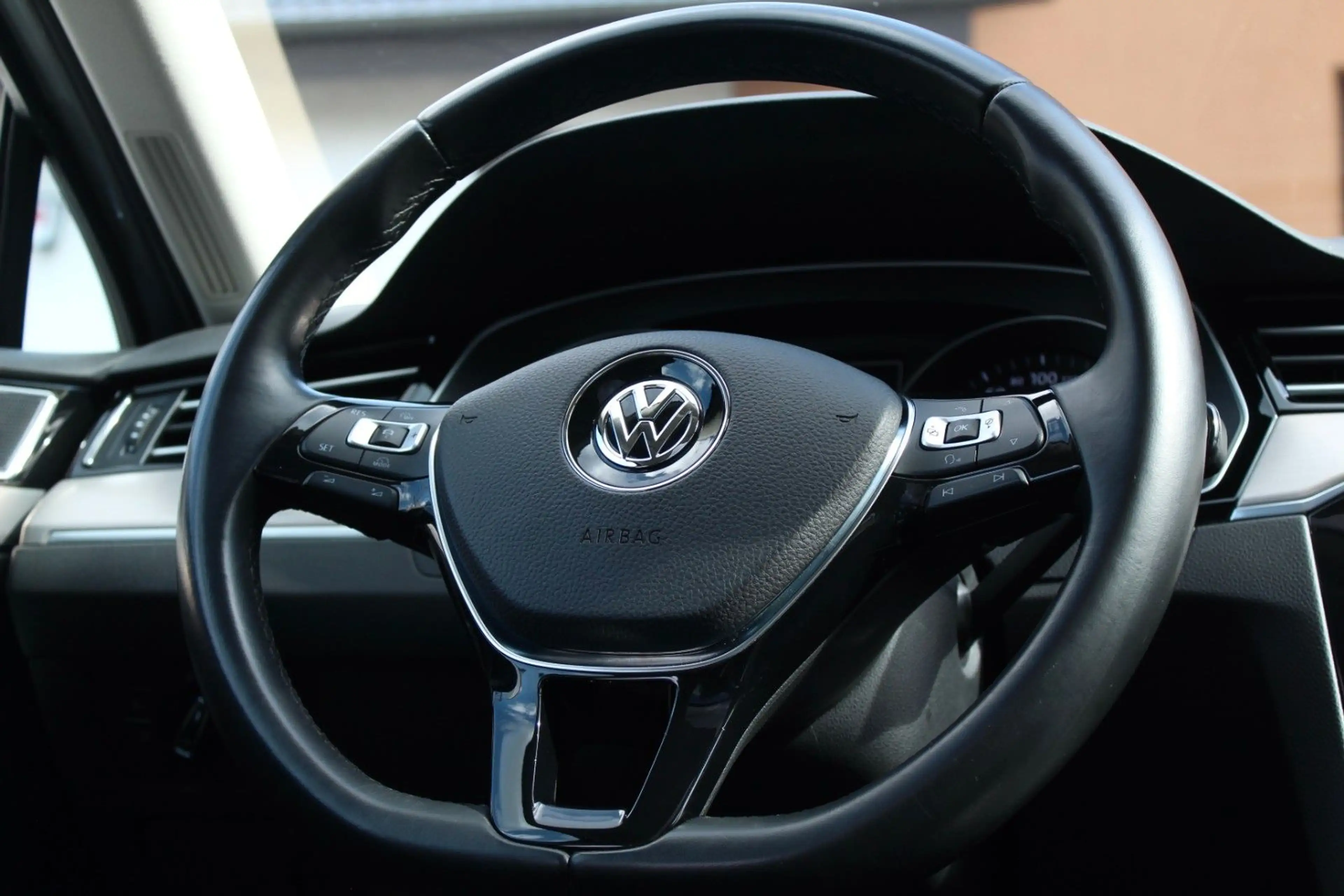 Volkswagen Passat Variant 1.HAND! HIGHLINE R-LINE 4x4 MASSAGE ACC KAM PANO — photo 12