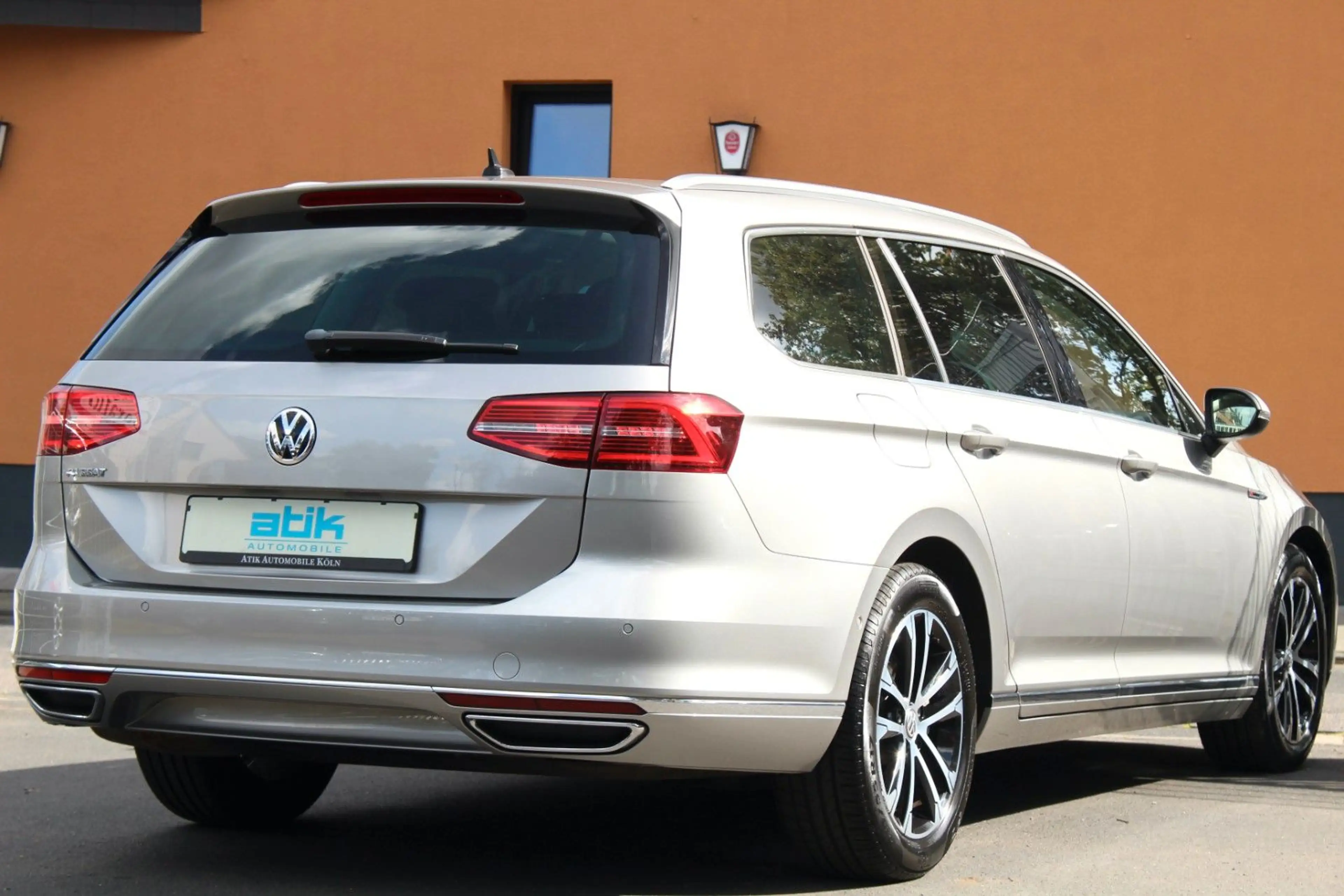 Volkswagen Passat Variant 1.HAND! HIGHLINE R-LINE 4x4 MASSAGE ACC KAM PANO — photo 2