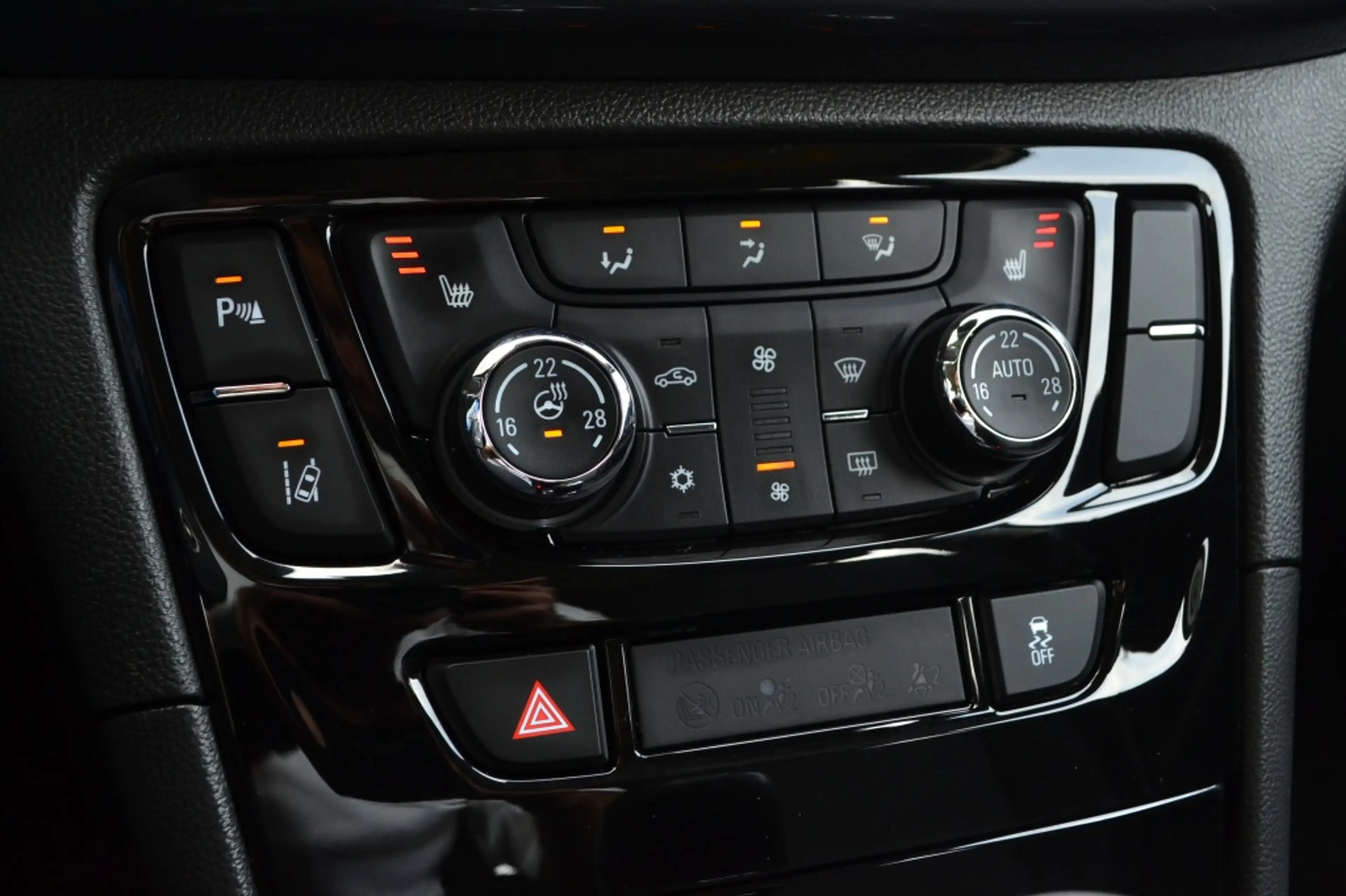 Opel Mokka X 1.4 Turbo Online Edition LED/Navi/Opendak — photo 30