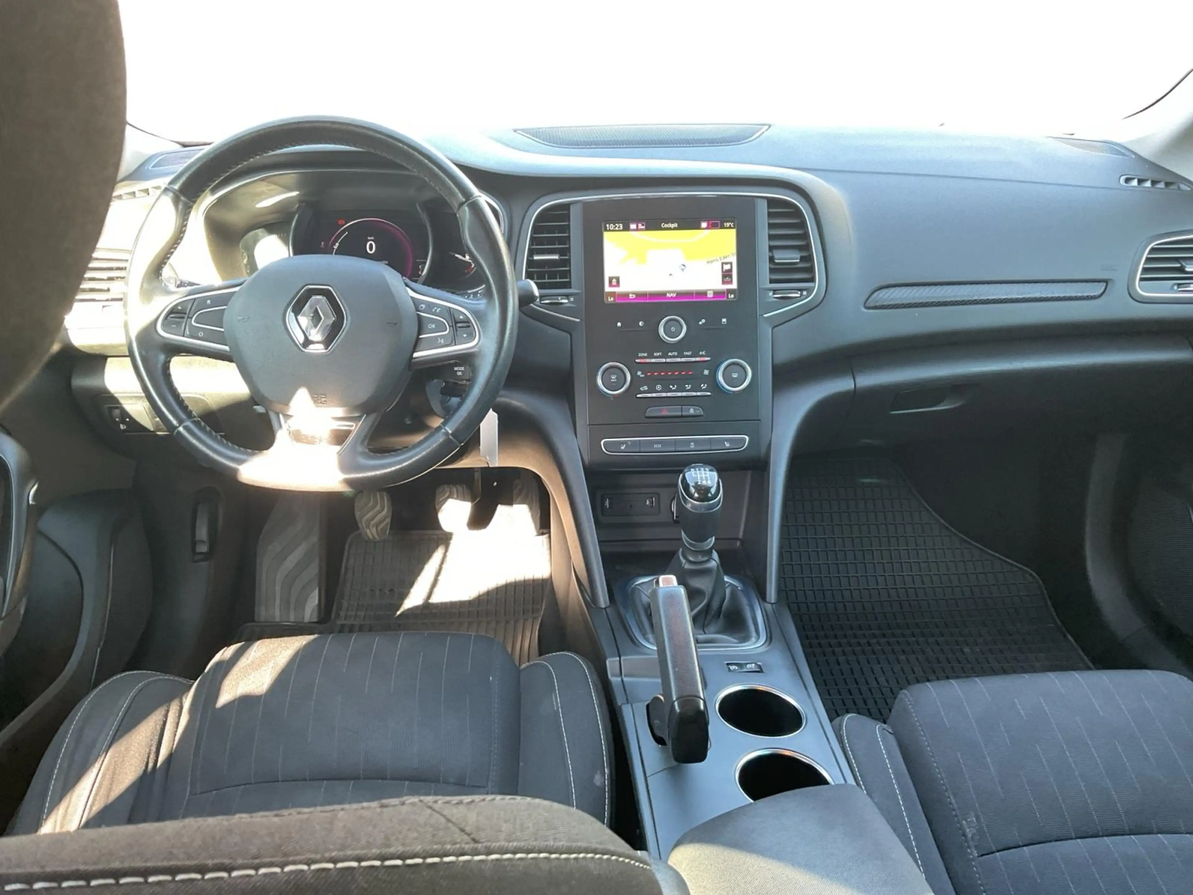 Renault Megane 5-Türer LIMITED DELUXE ENERGY TCe 115 — photo 11