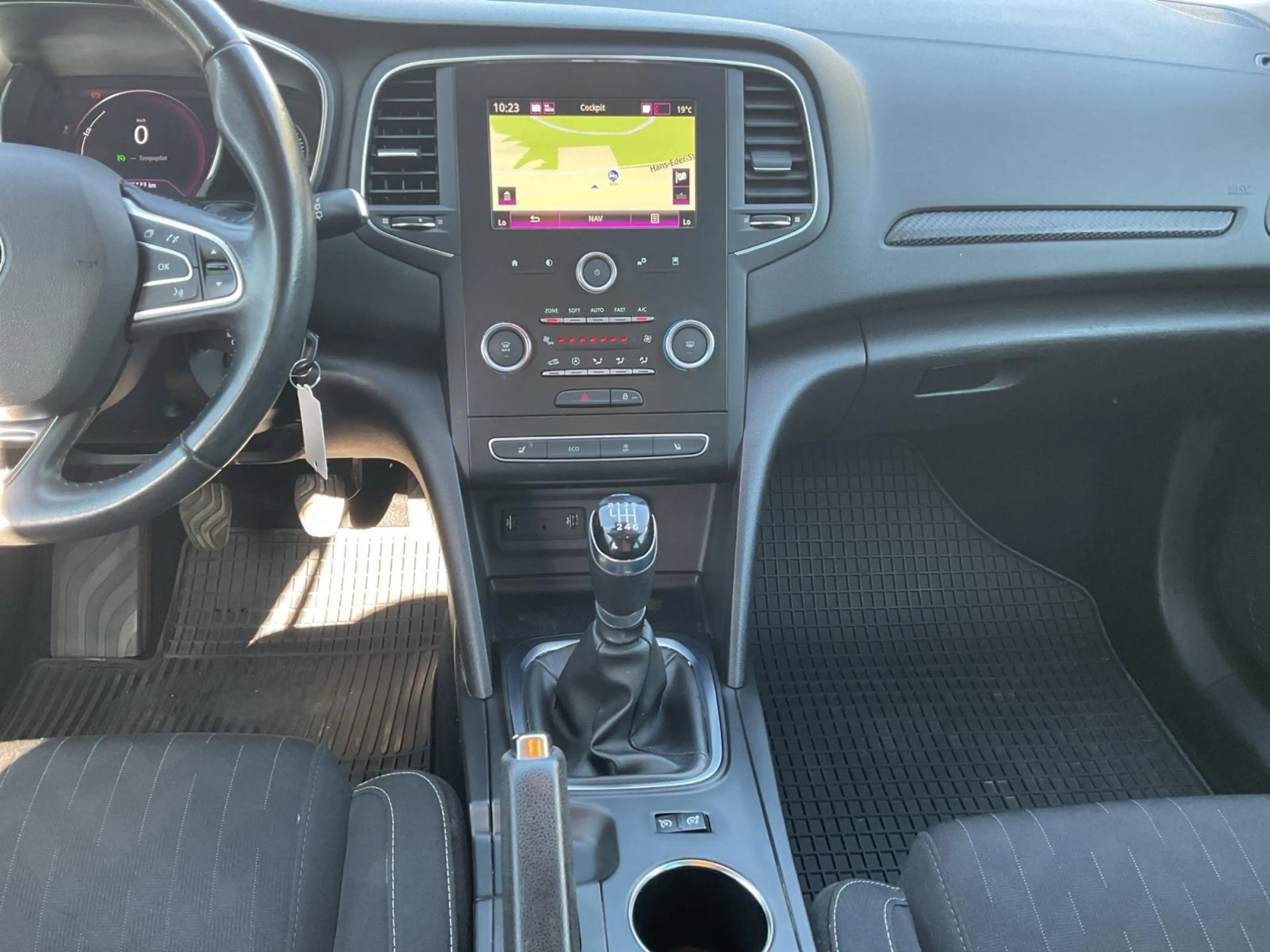 Renault Megane 5-Türer LIMITED DELUXE ENERGY TCe 115 — photo 12