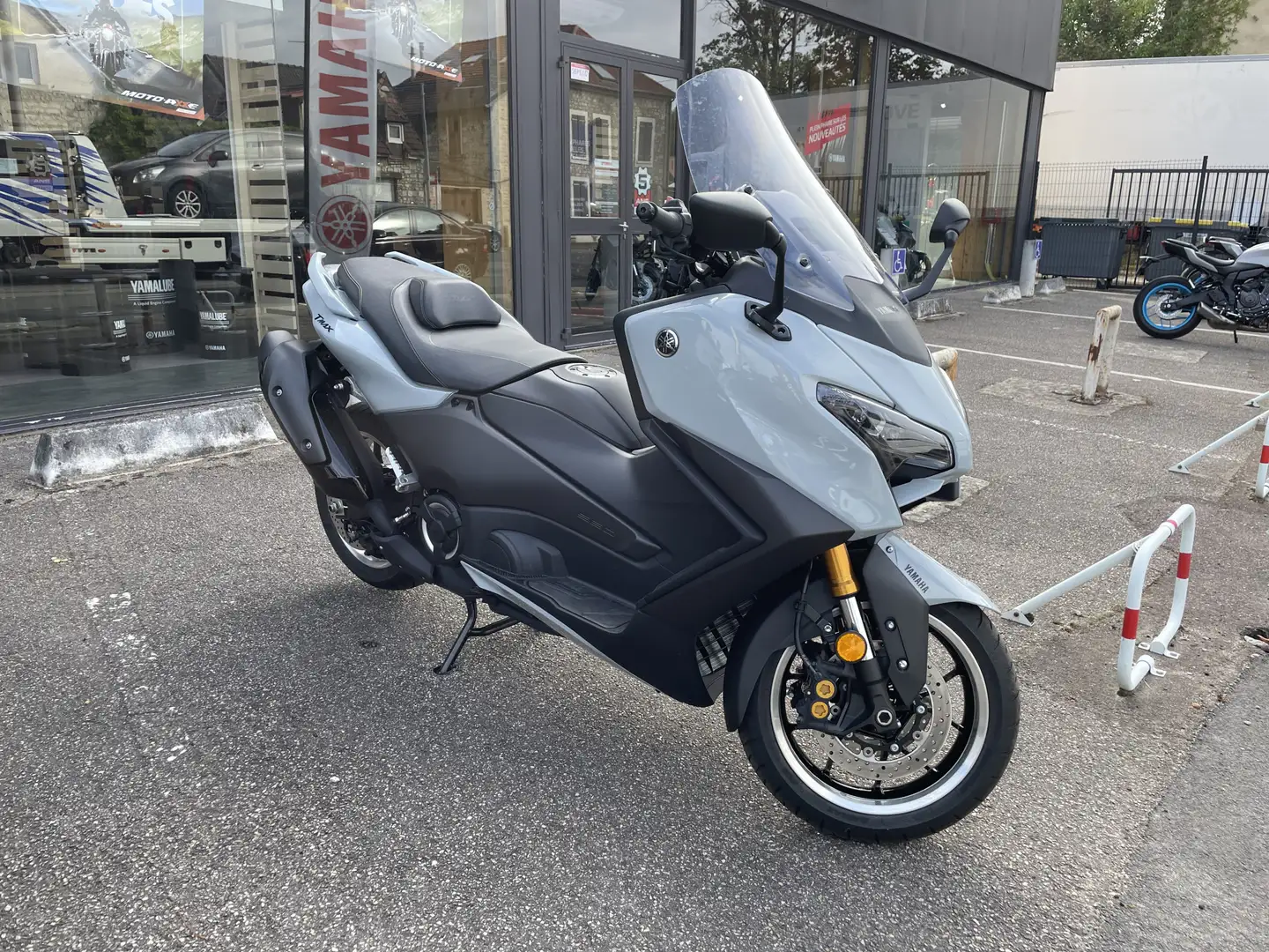 Yamaha TMAX 560 Gris - 1