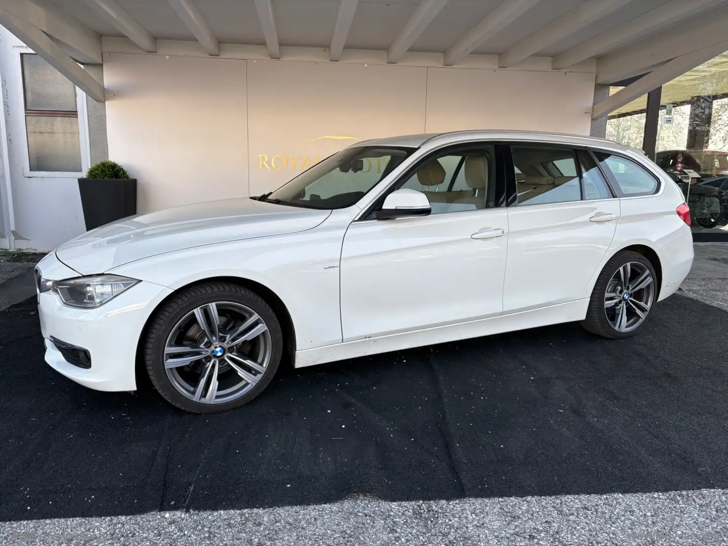 BMW 318 318d Touring Luxury Blanc - 1