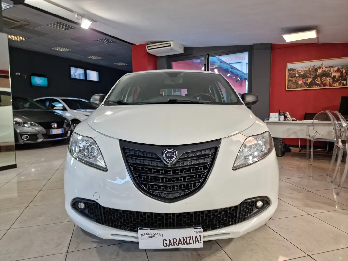 Lancia Ypsilon 1.2 MOMO DESIGN Weiß - 2