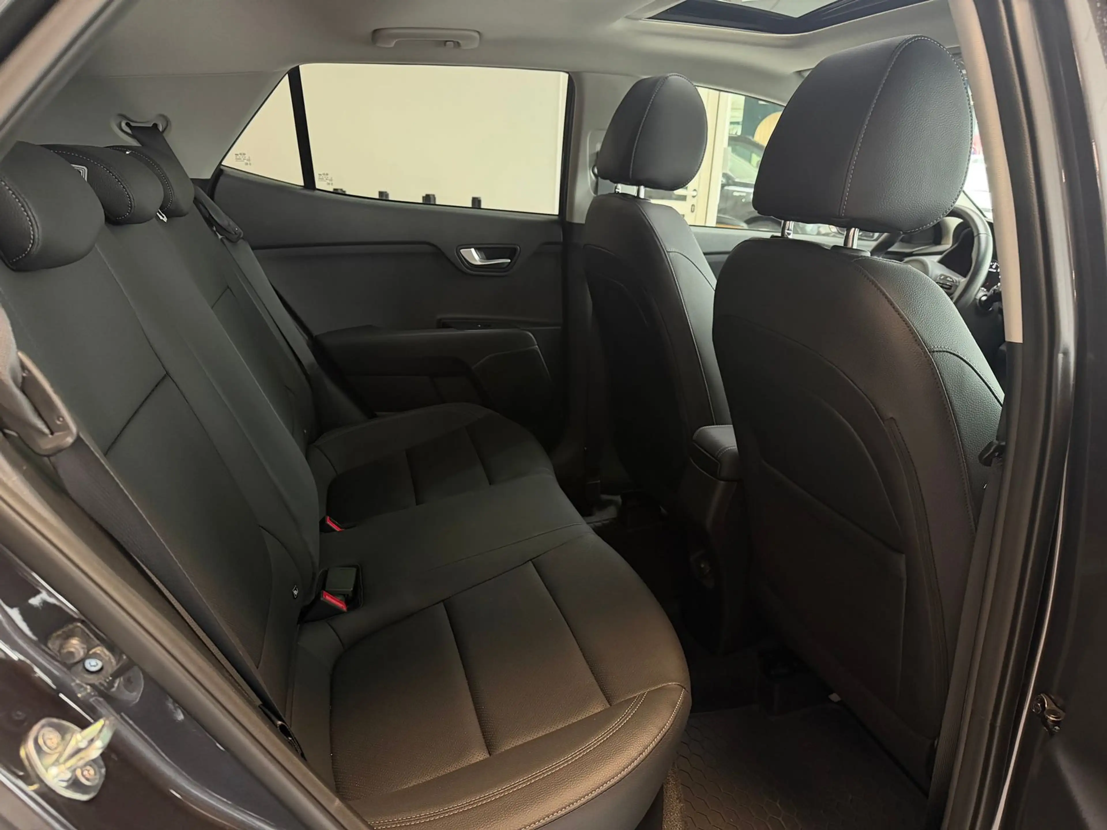 Kia Stonic Kia Stonic  Platinum 1.Hand Leder Pano Navi Top — photo 13