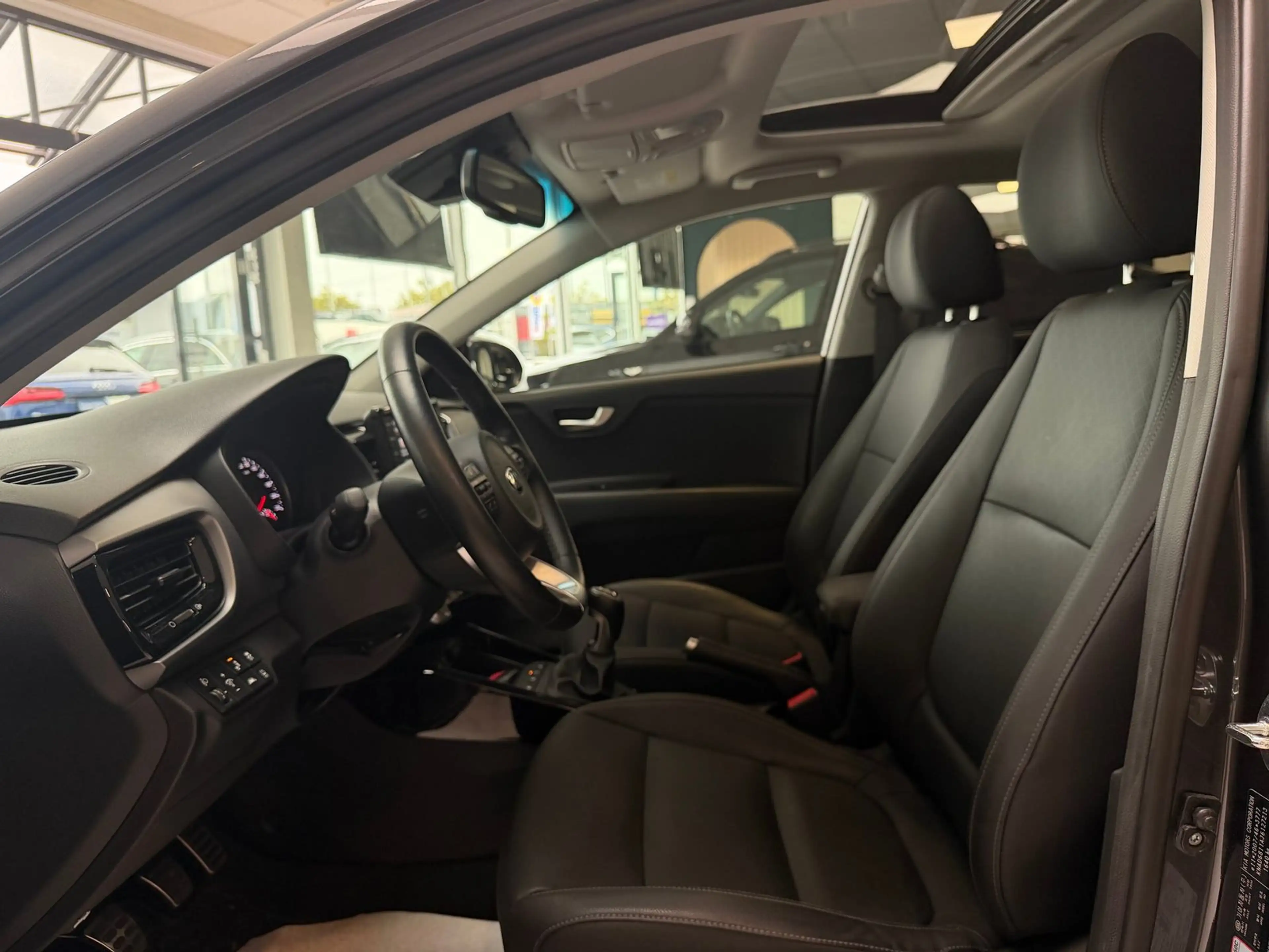 Kia Stonic Kia Stonic  Platinum 1.Hand Leder Pano Navi Top — photo 25