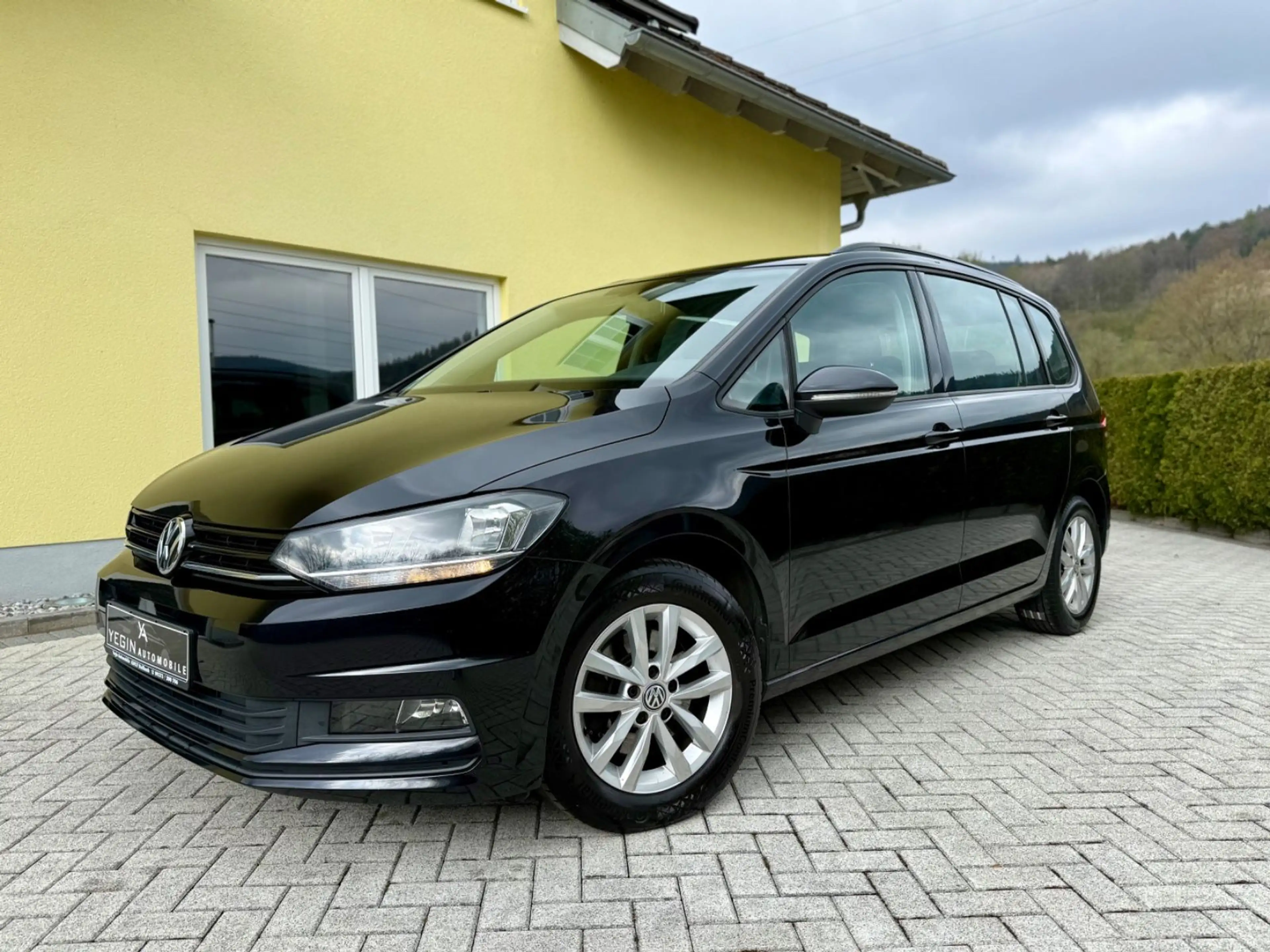 Volkswagen Touran 1.2 TSI Trendline App-Connect-7 Sitzer — photo 2