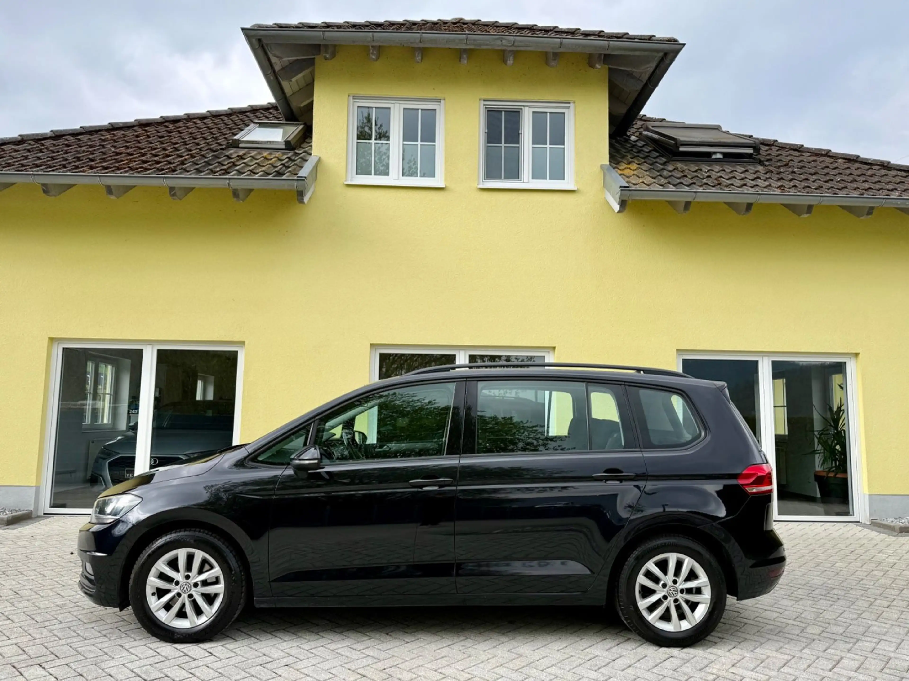Volkswagen Touran 1.2 TSI Trendline App-Connect-7 Sitzer — photo 4