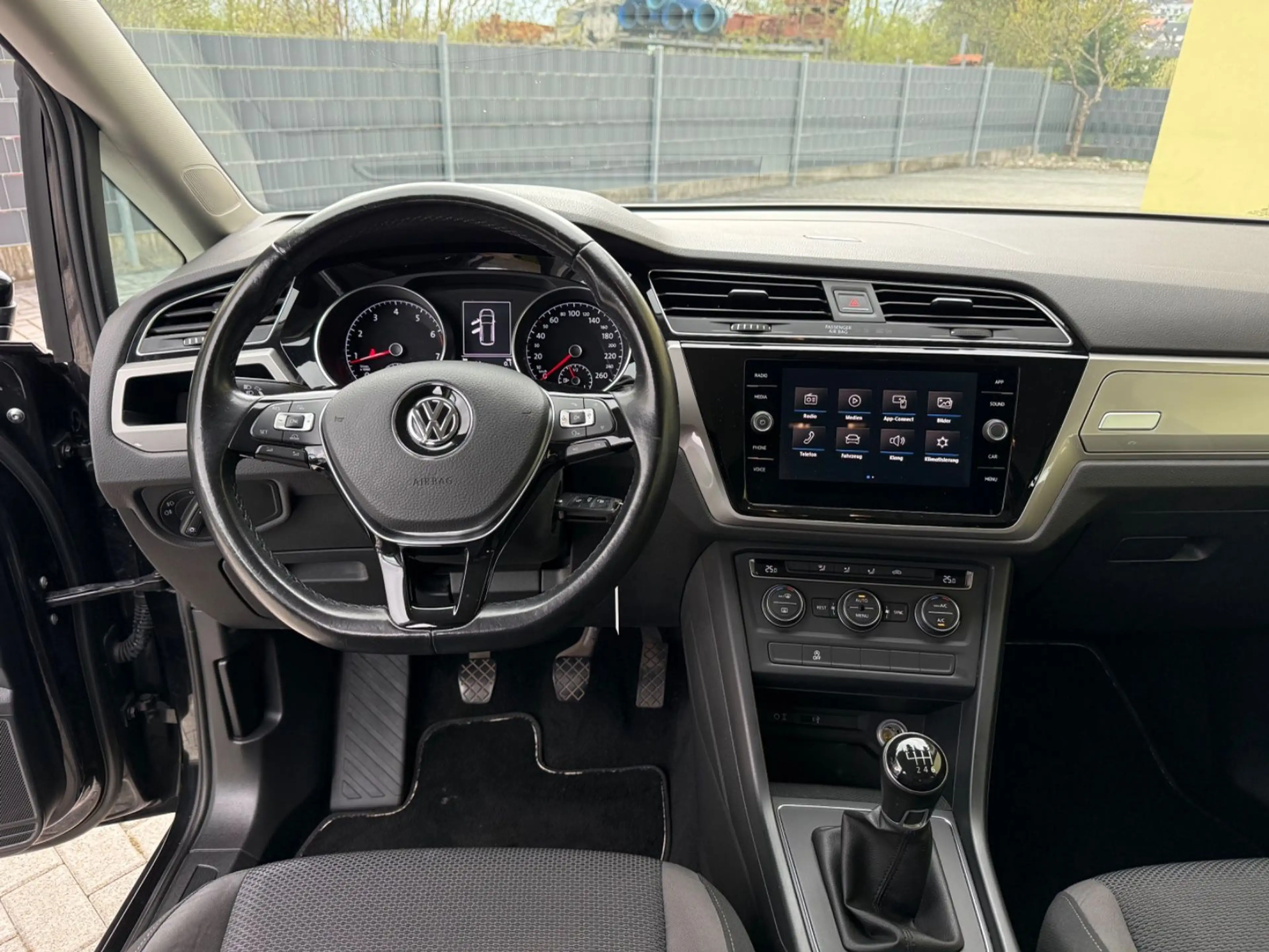 Volkswagen Touran 1.2 TSI Trendline App-Connect-7 Sitzer — photo 12