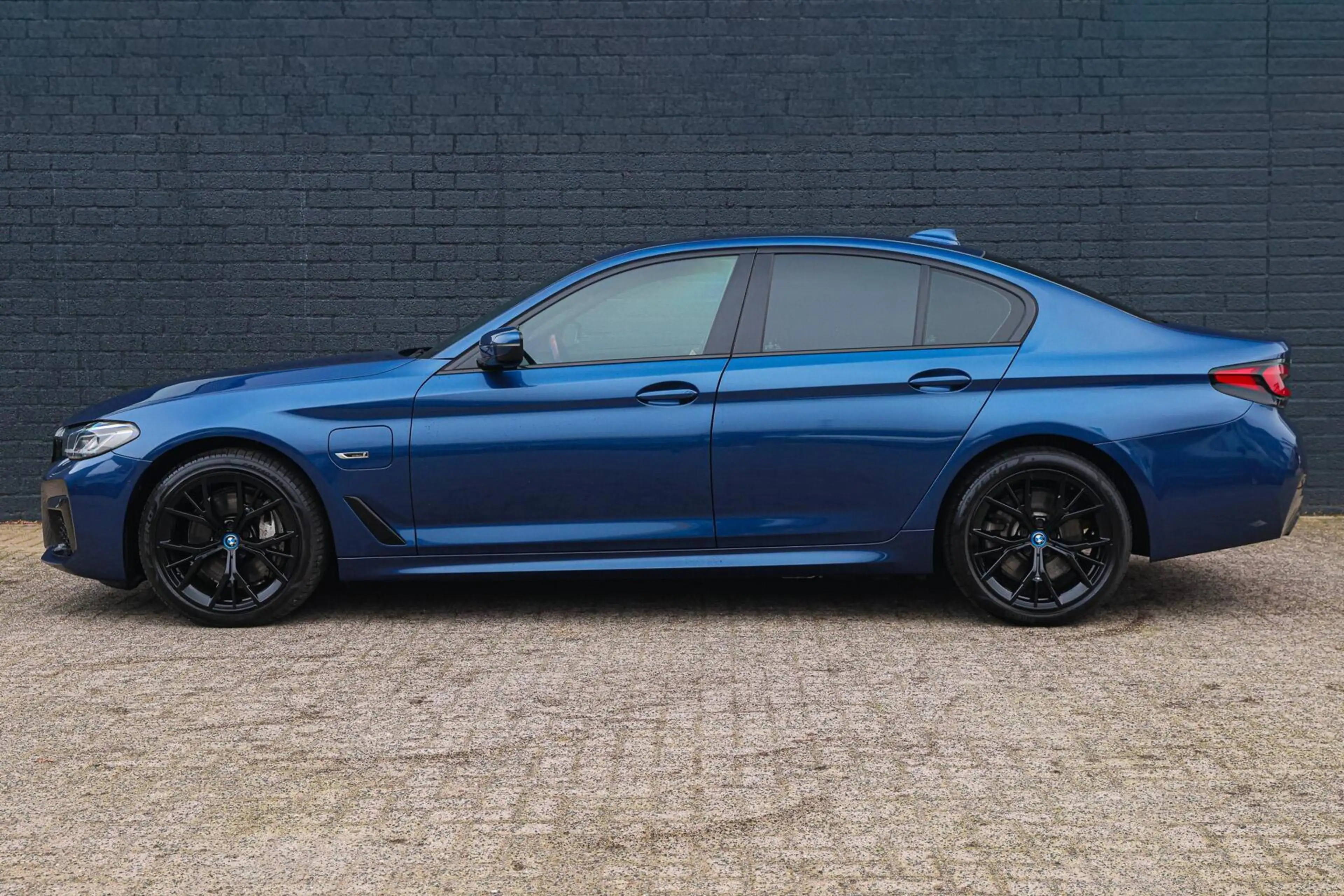 BMW 545 5-serie 545e xDrive M-SPORT LASER HARMAN KARDON CA — photo 6
