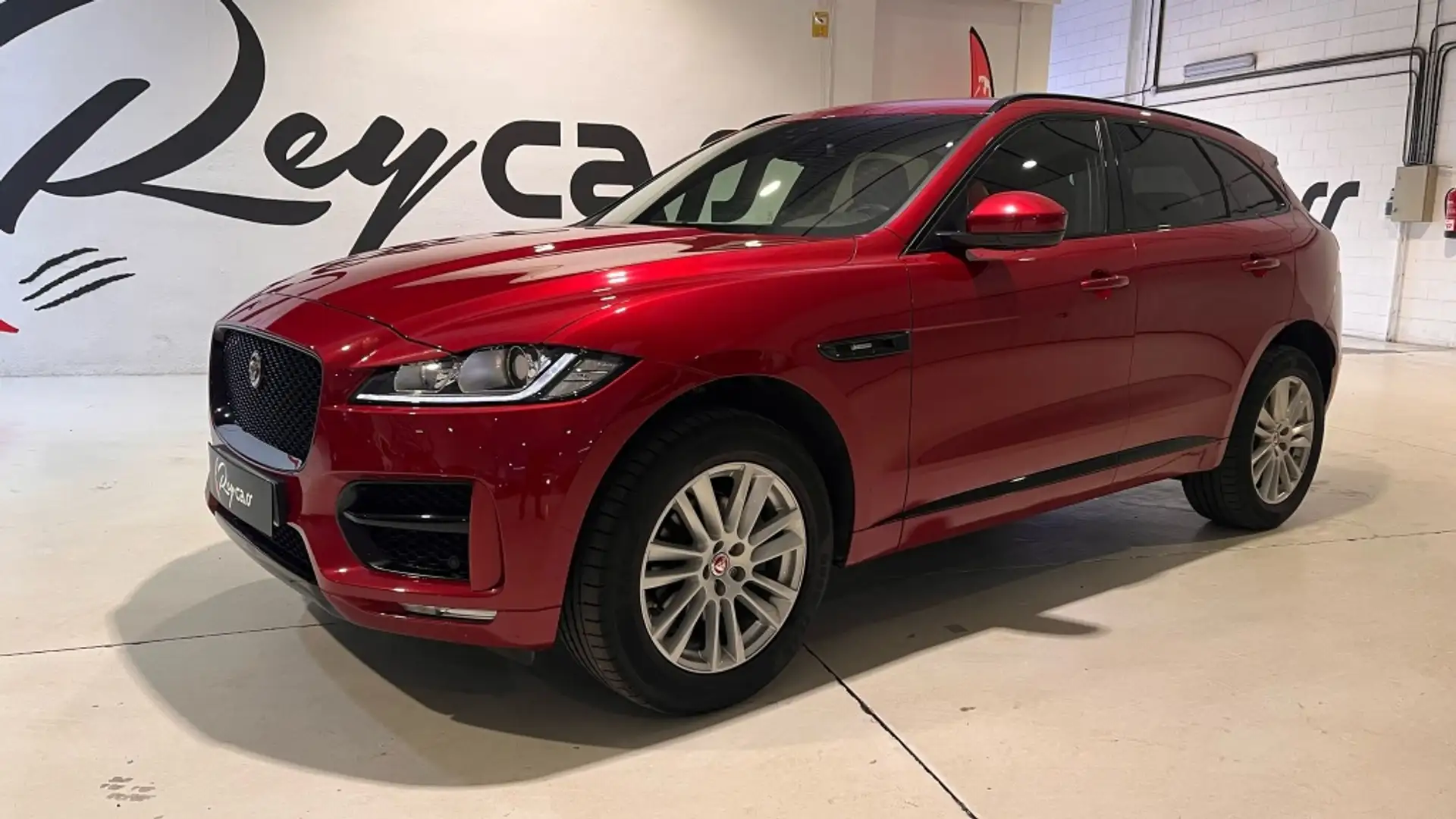 Jaguar F-Pace 2.0i4D R-Sport Aut. RWD 180 Фиолетовый - 2