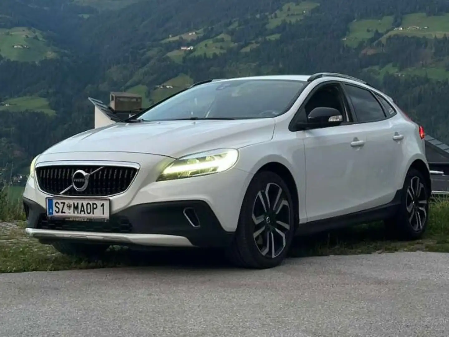 Volvo V40 Cross Country V40 Cross Country D2 Cross Country Cross Country Alb - 1