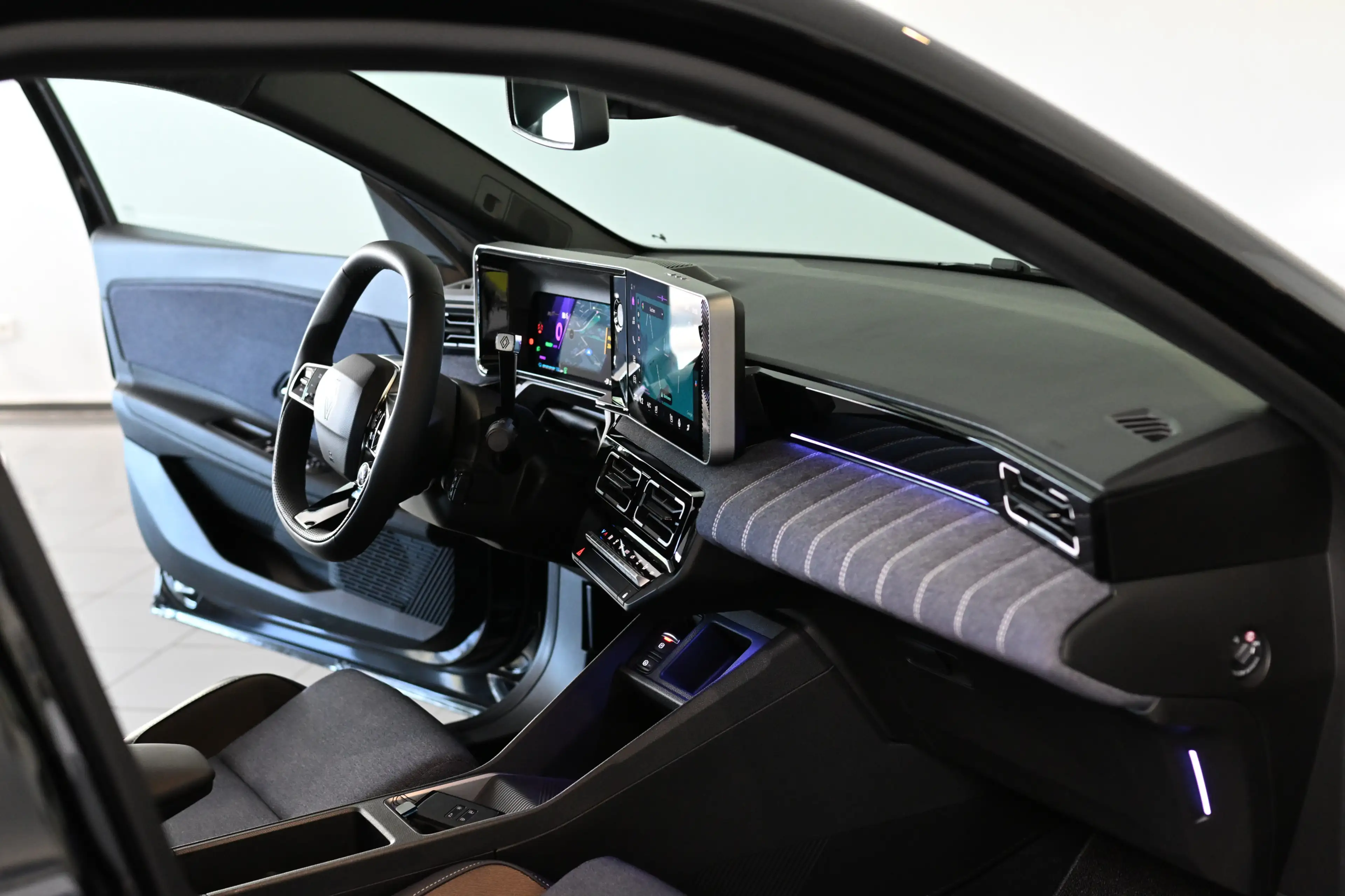 Renault R 5 E-TECH 150 Comfort Range Techno 52 kWh ACC — photo 9