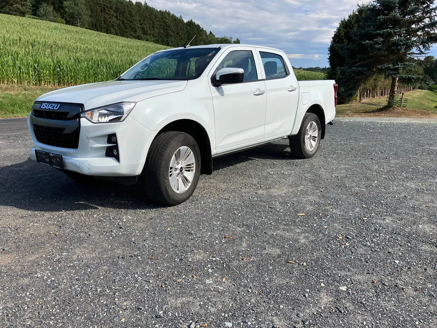Isuzu D-Max LS Weiß - 2