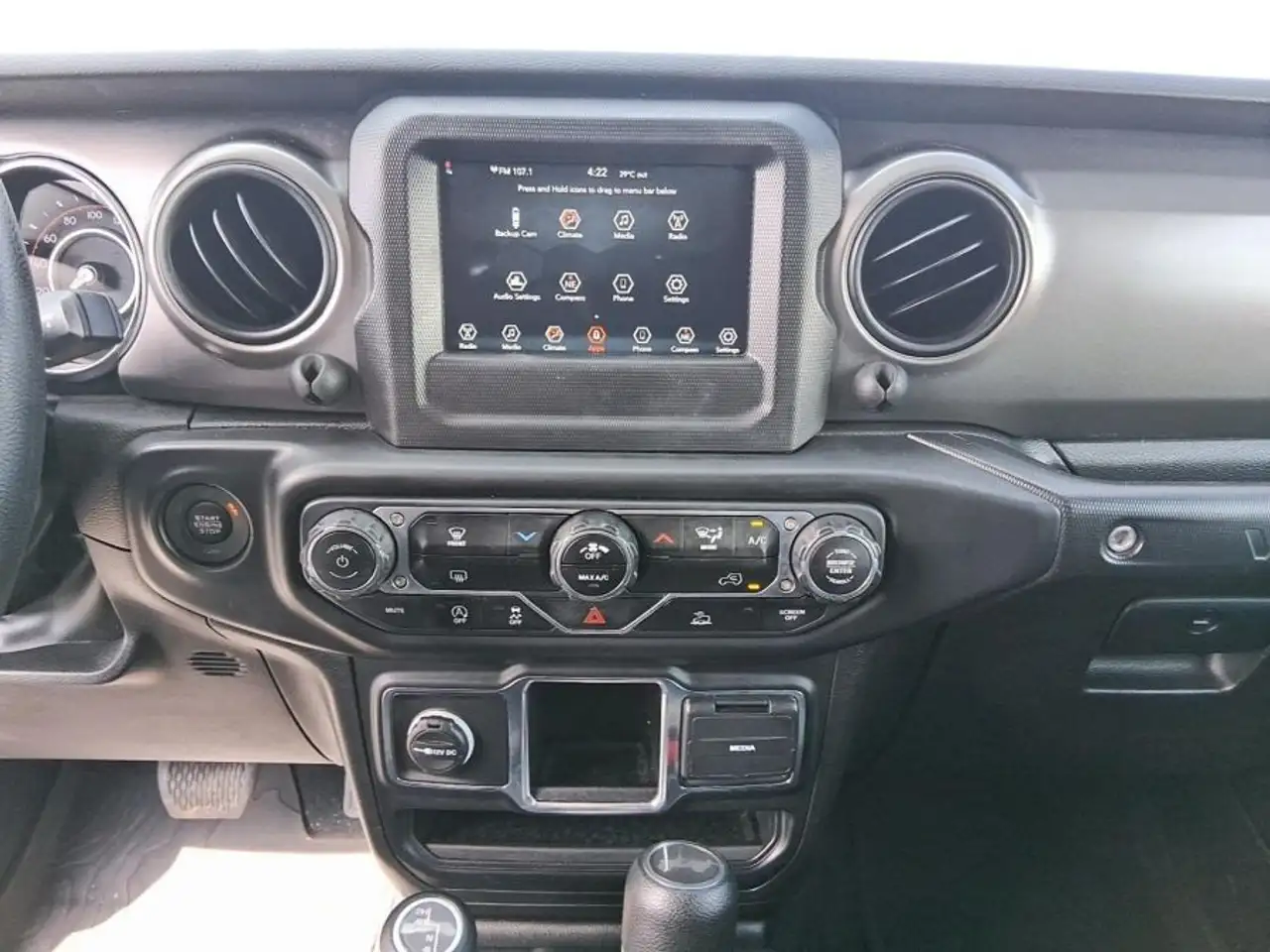 Jeep Wrangler снимка Jeep Wrangler