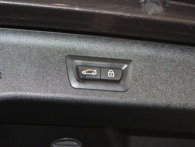 BMW 5 Series view 9